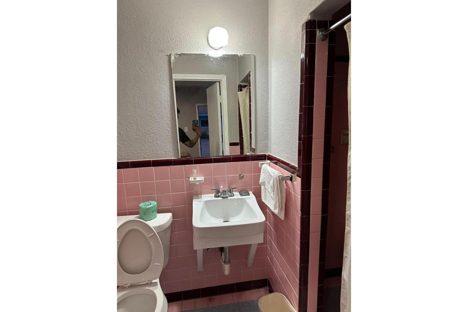 Alamo Oasis Inn and Suites By OYO San Antonio photo 12