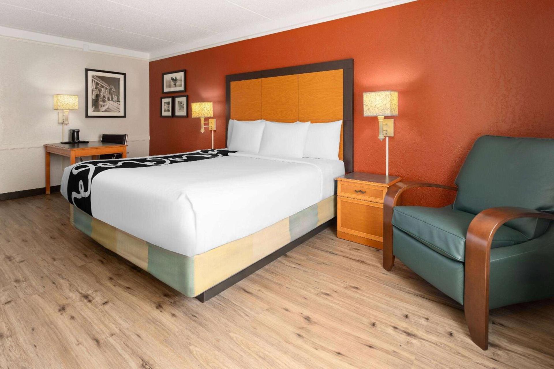 La Quinta Inn by Wyndham Pittsburgh Airport photo 22