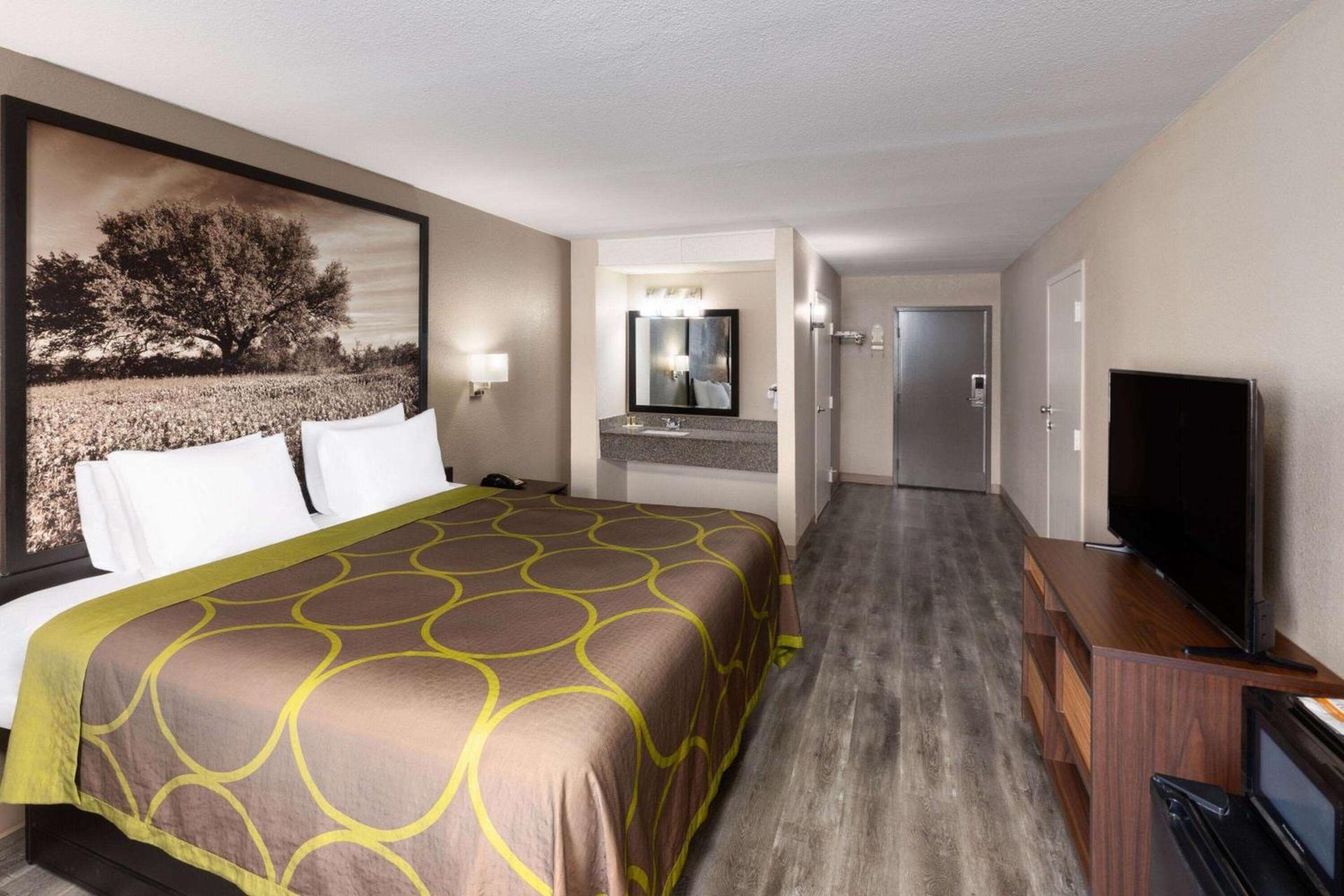 Super 8 by Wyndham Buffalo photo 12