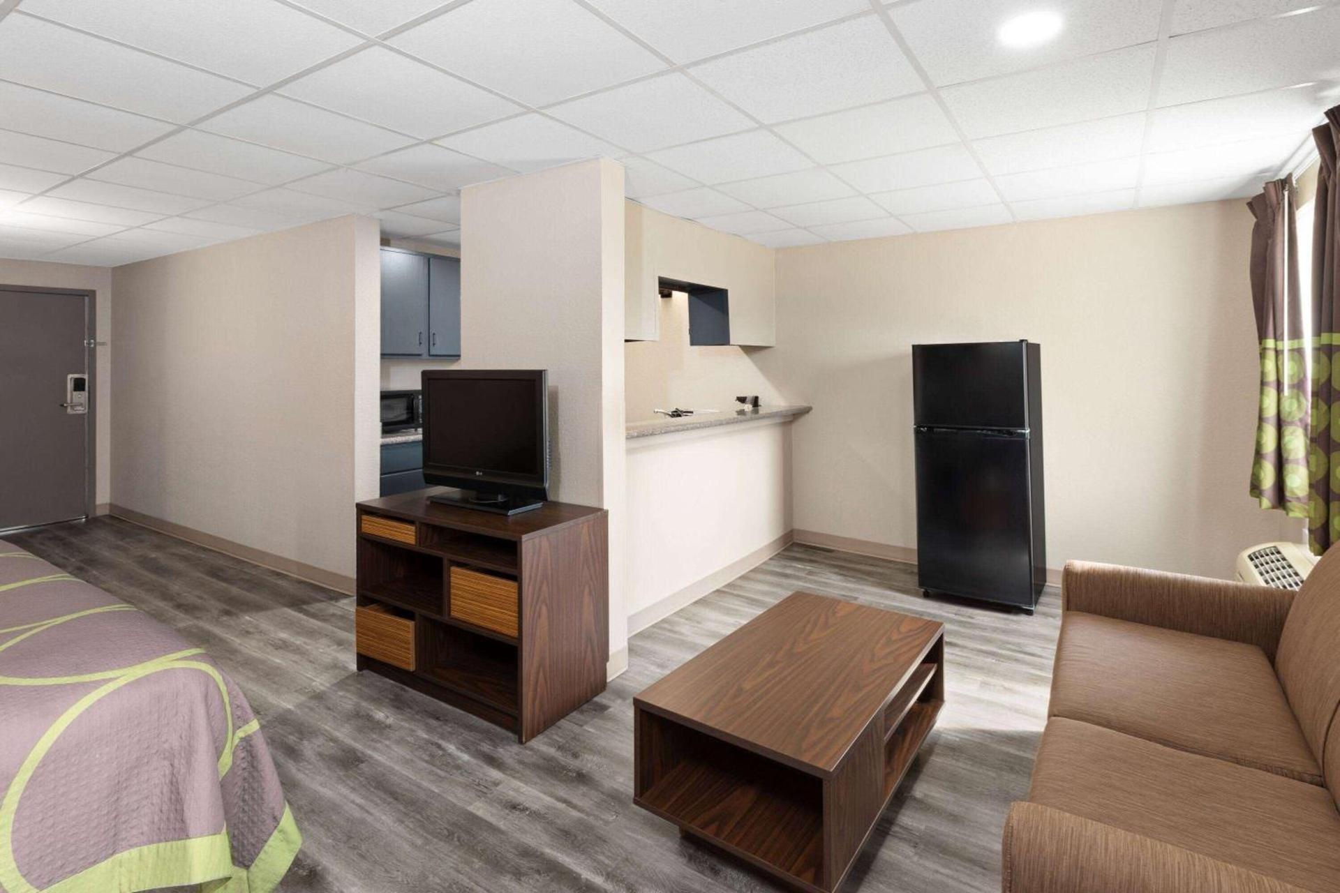 Super 8 by Wyndham Buffalo photo 24