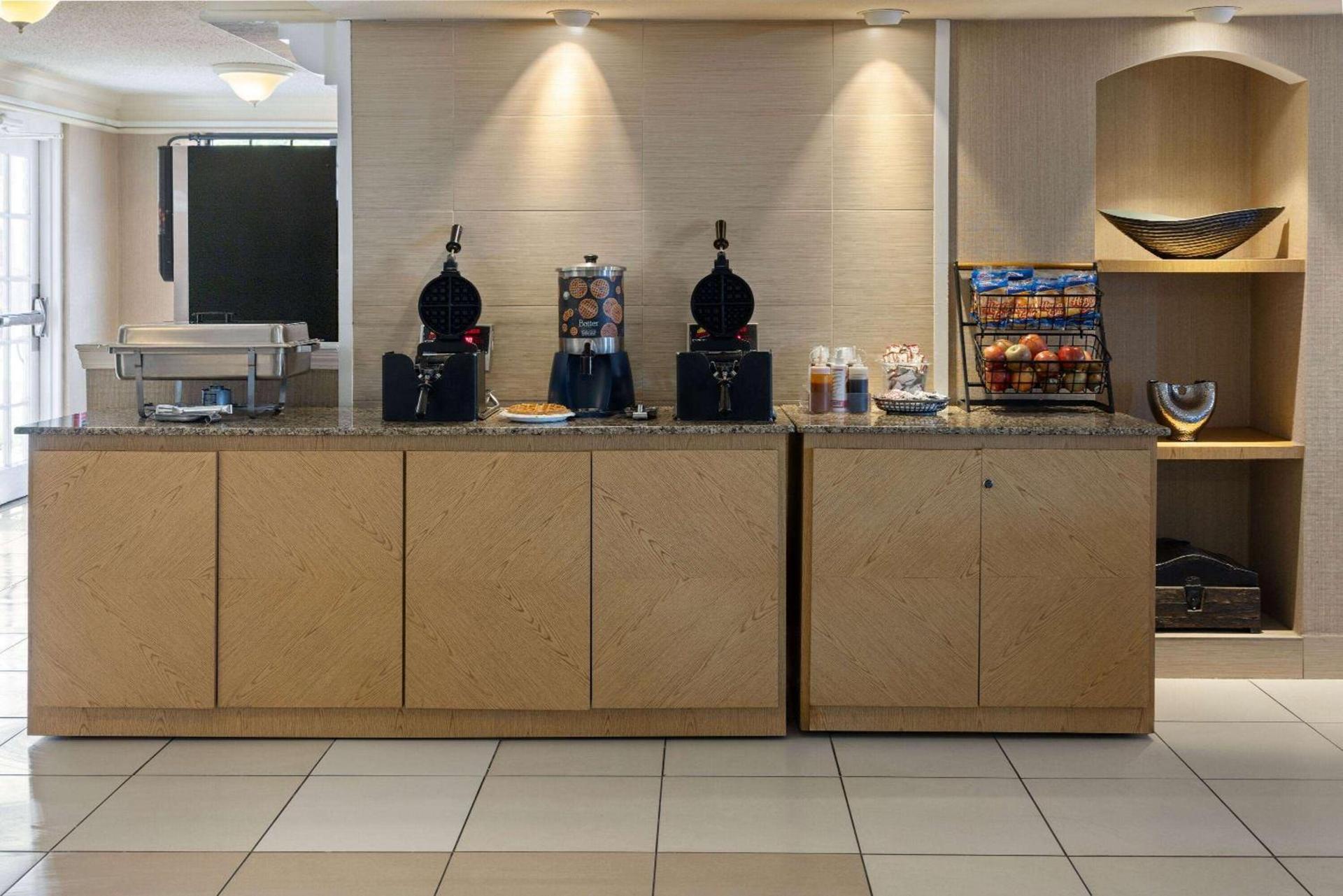 La Quinta Inn by Wyndham Pittsburgh Airport photo 43