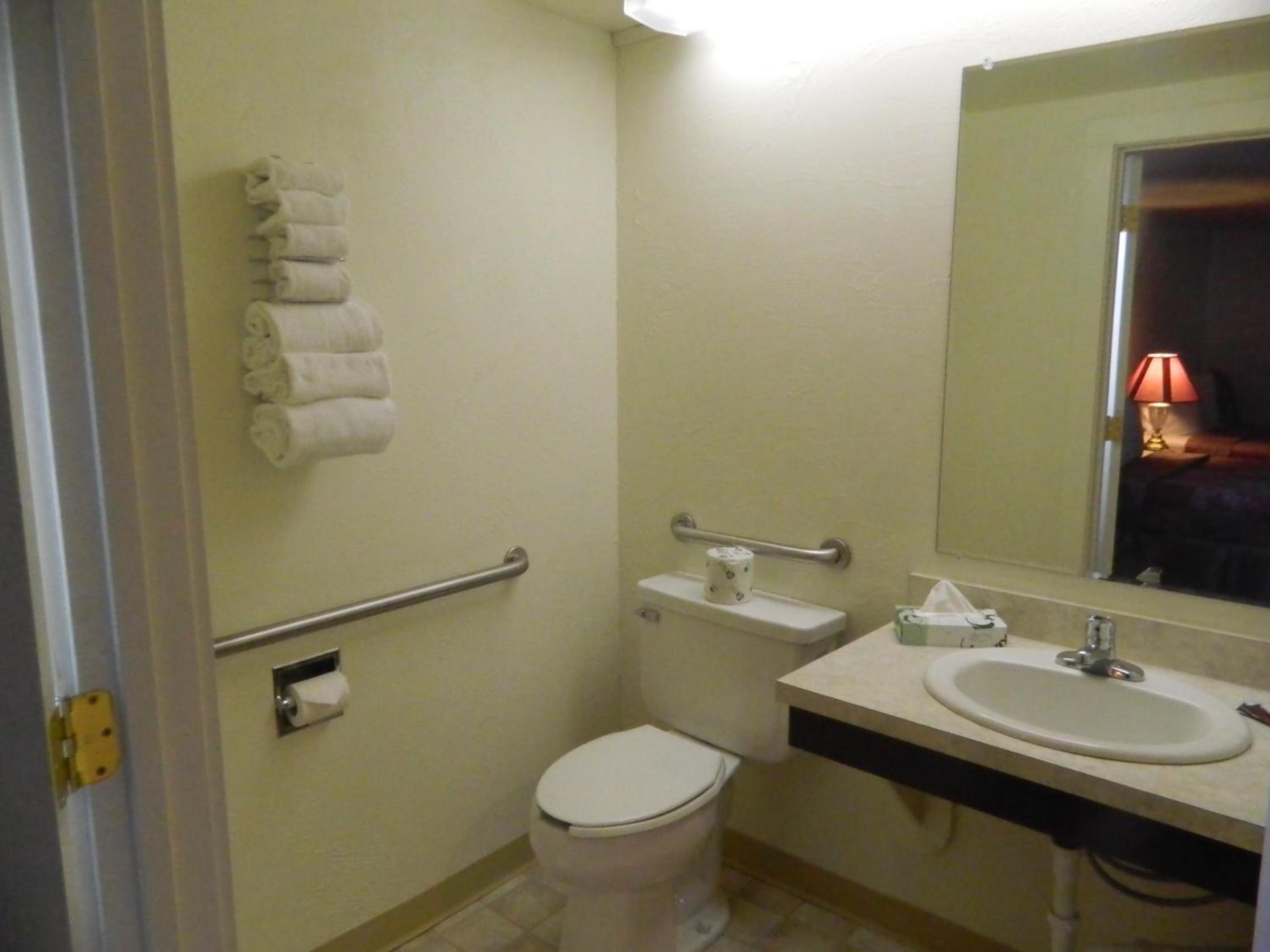Country Motor Inn photo 82