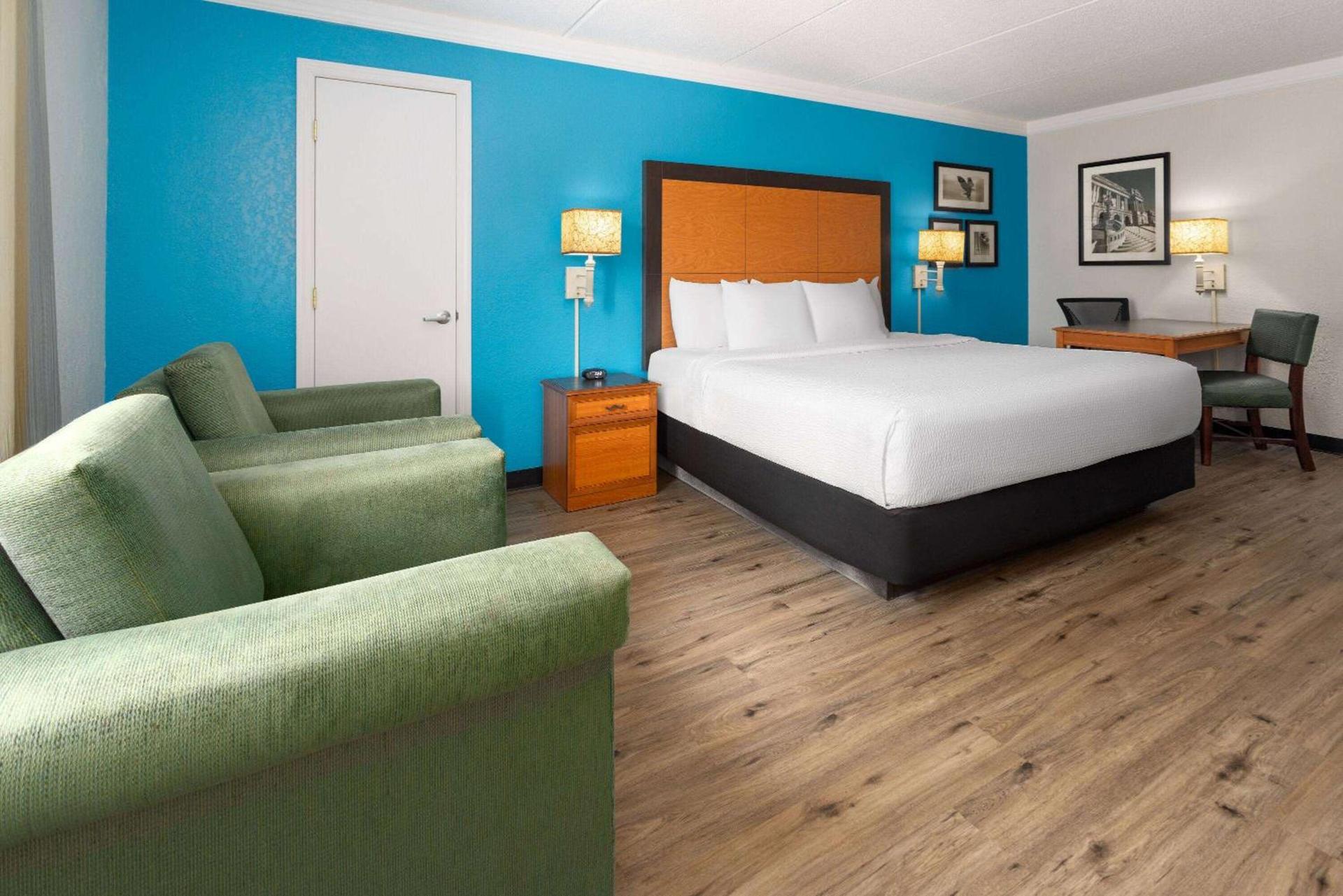 La Quinta Inn by Wyndham Pittsburgh Airport photo 31