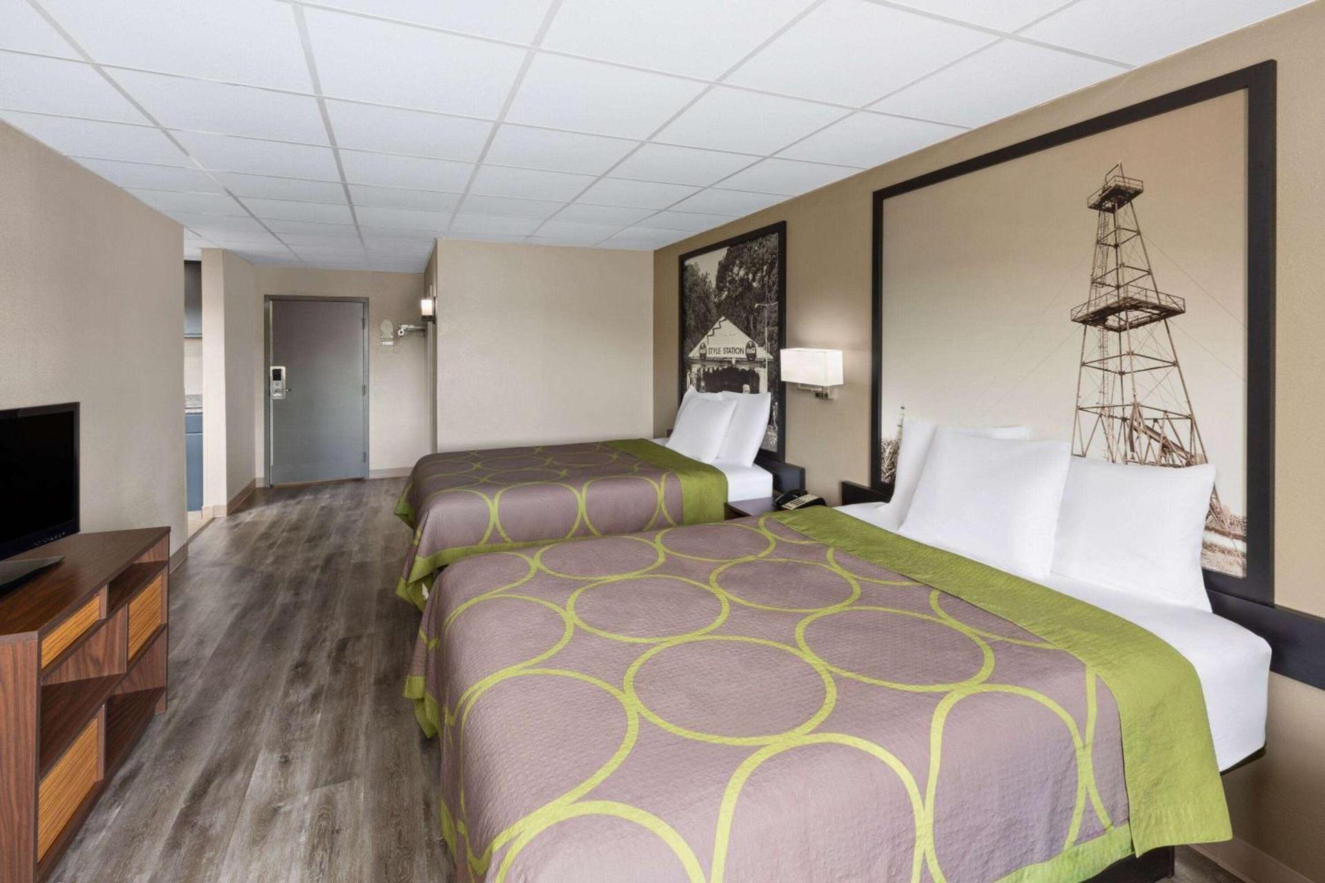 Super 8 by Wyndham Buffalo photo 2