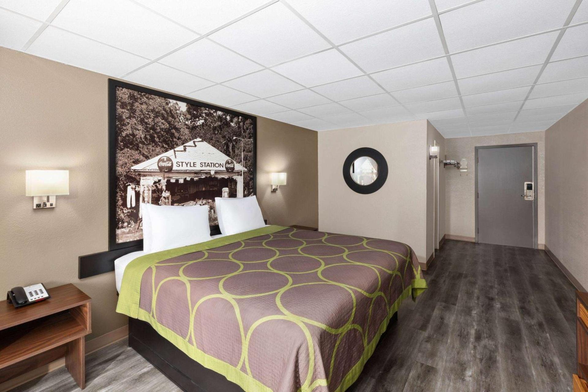 Super 8 by Wyndham Buffalo photo 23