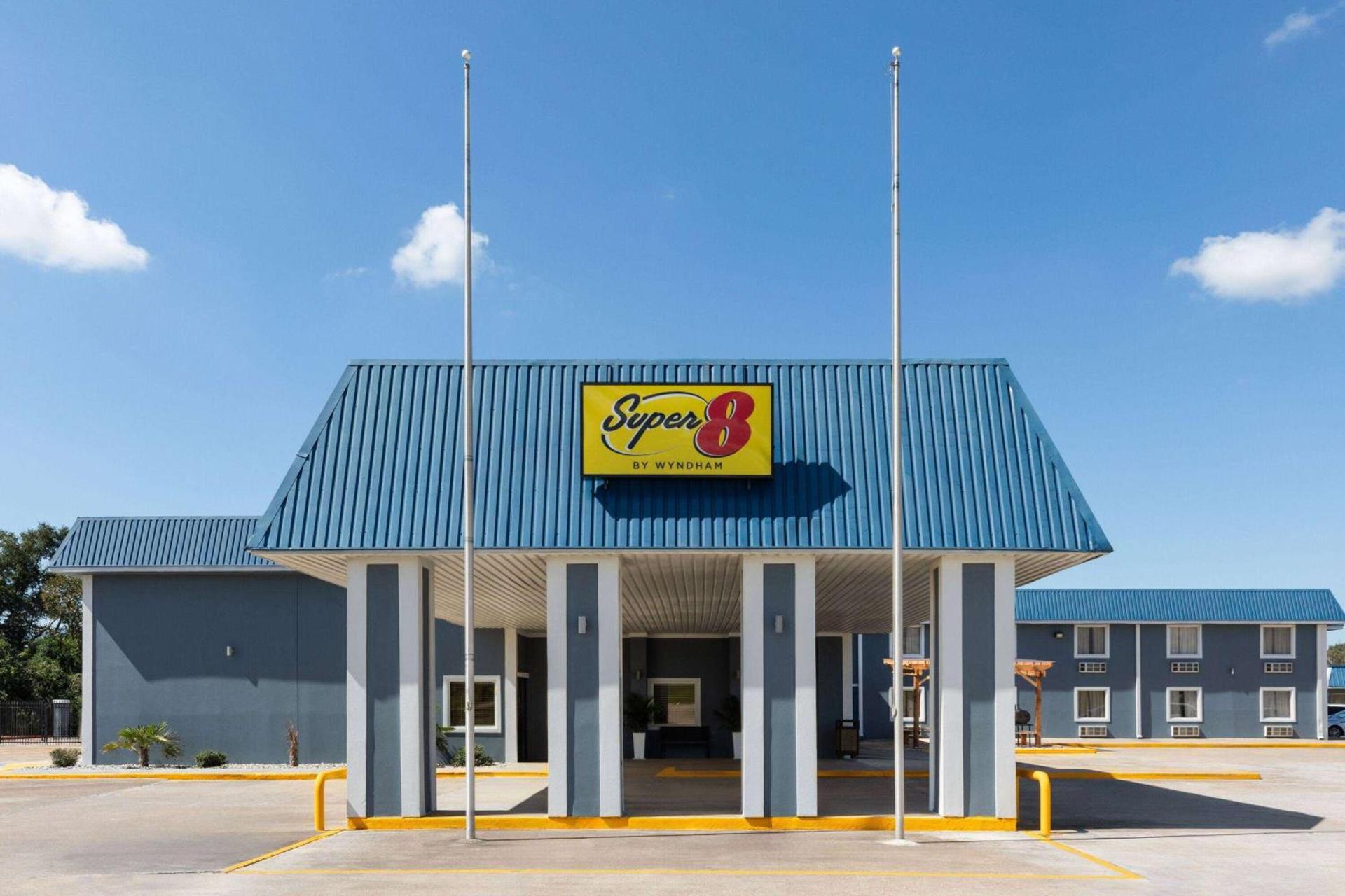 Super 8 by Wyndham Buffalo — hotel in Buffalo