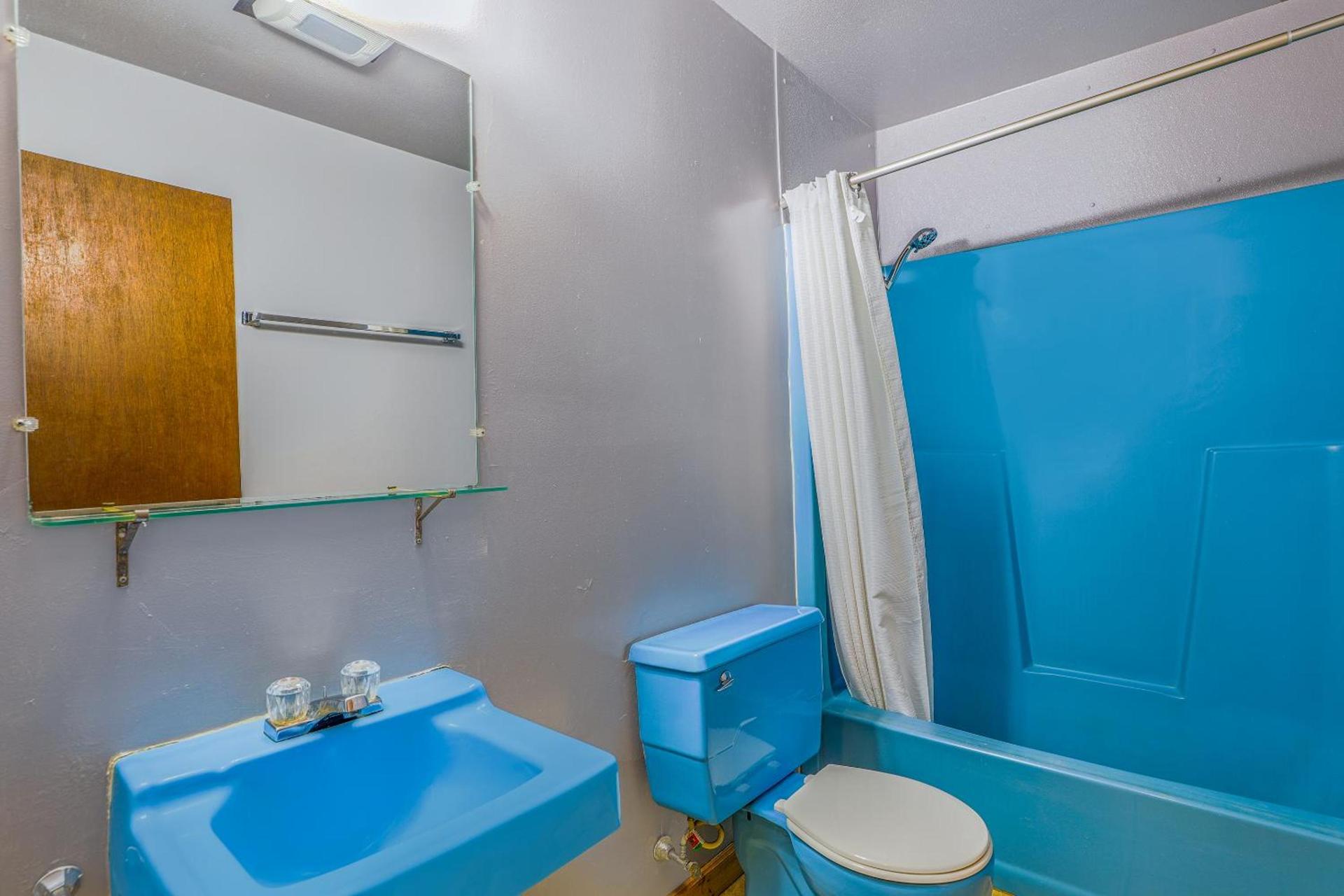 Love Hotels Tomahawk by OYO at Lake Mohawksin WI photo 15