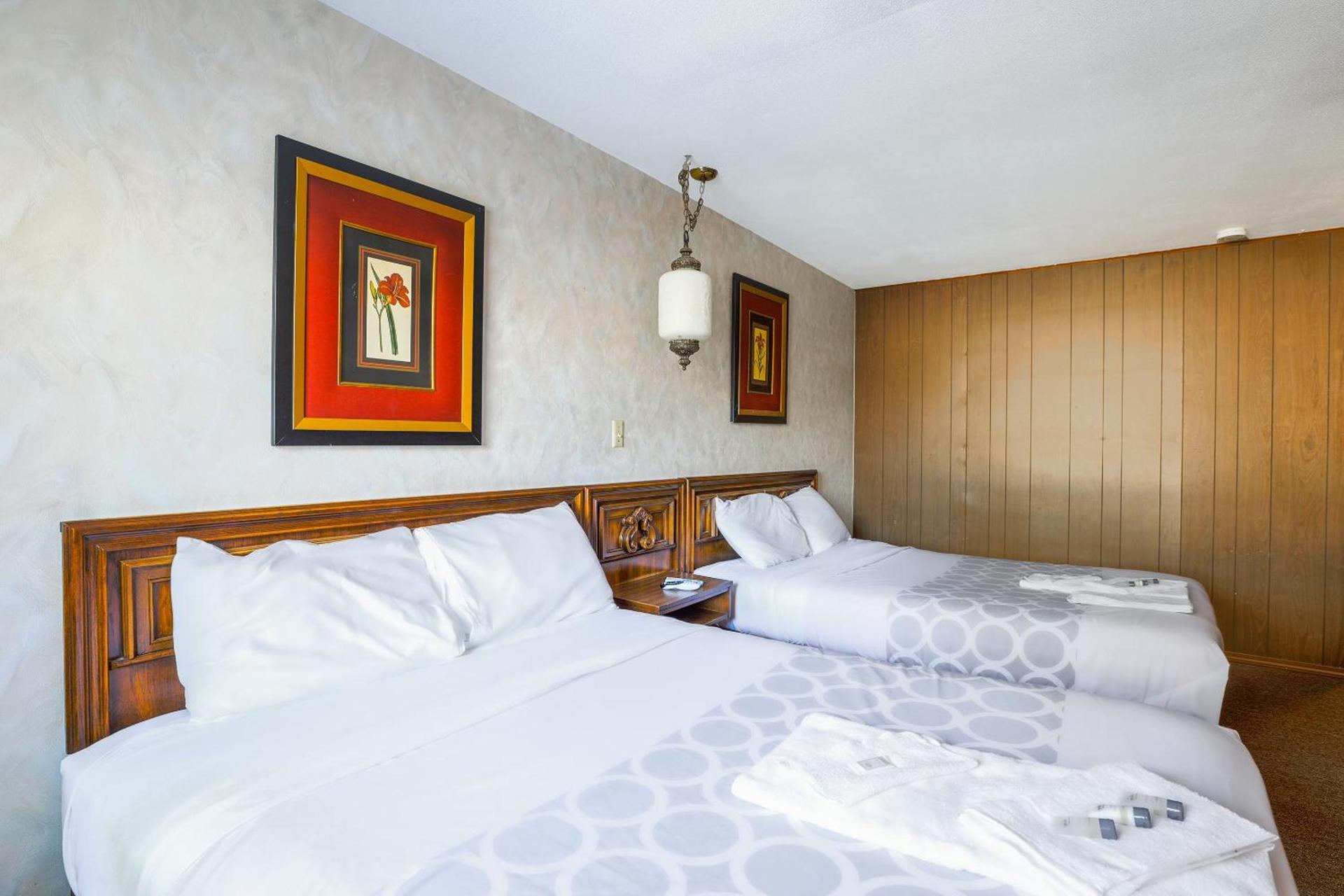 Love Hotels Tomahawk by OYO at Lake Mohawksin WI photo 12