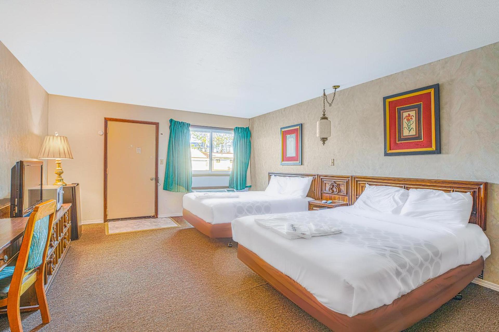 Love Hotels Tomahawk by OYO at Lake Mohawksin WI photo 14