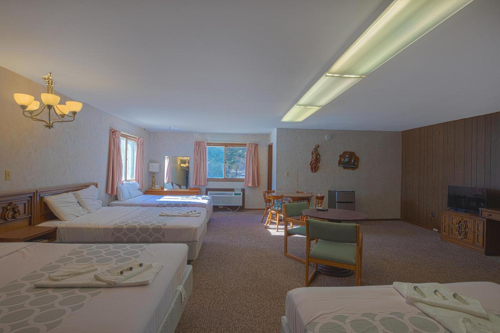 Love Hotels Tomahawk by OYO at Lake Mohawksin WI photo 25