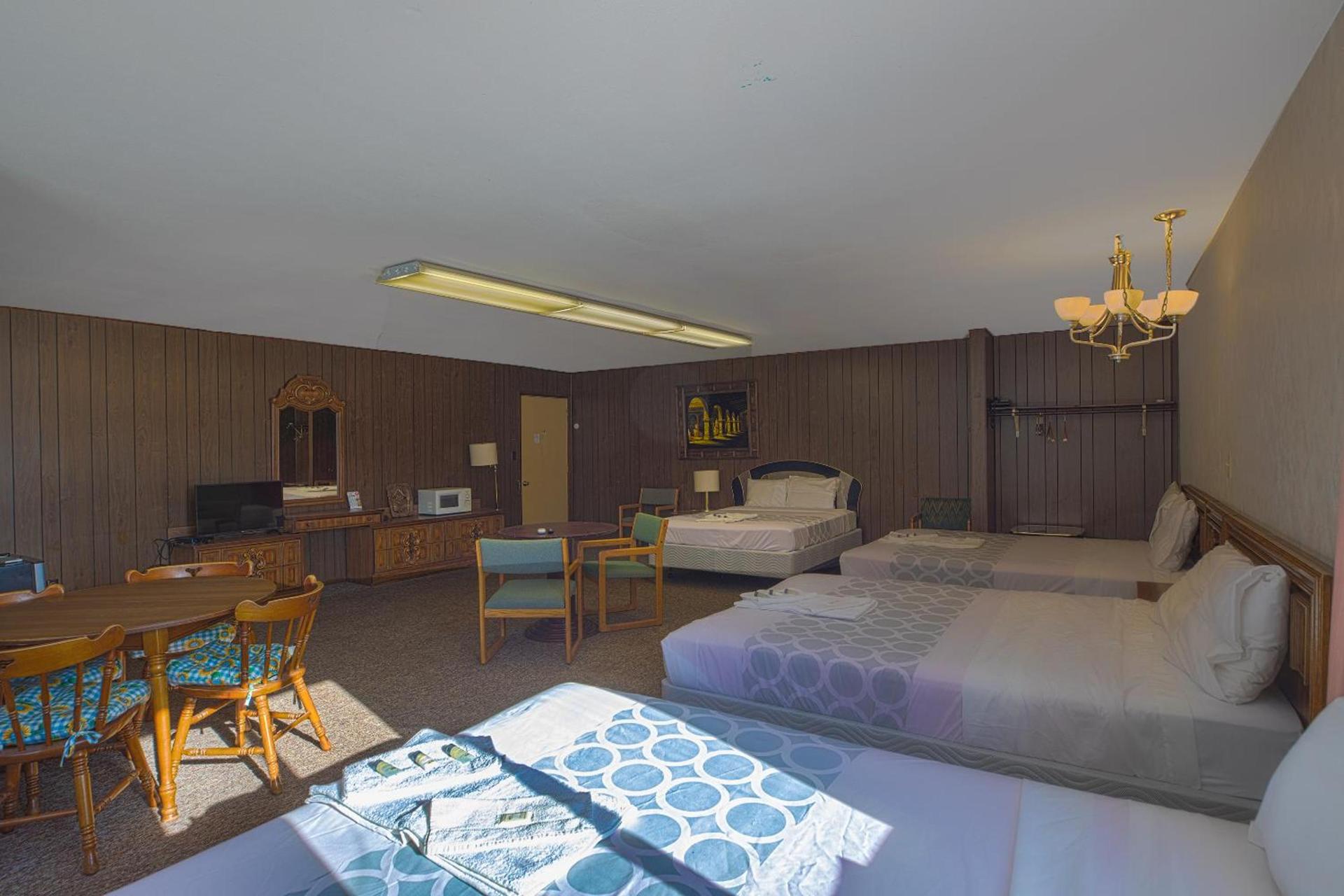 Love Hotels Tomahawk by OYO at Lake Mohawksin WI photo 26