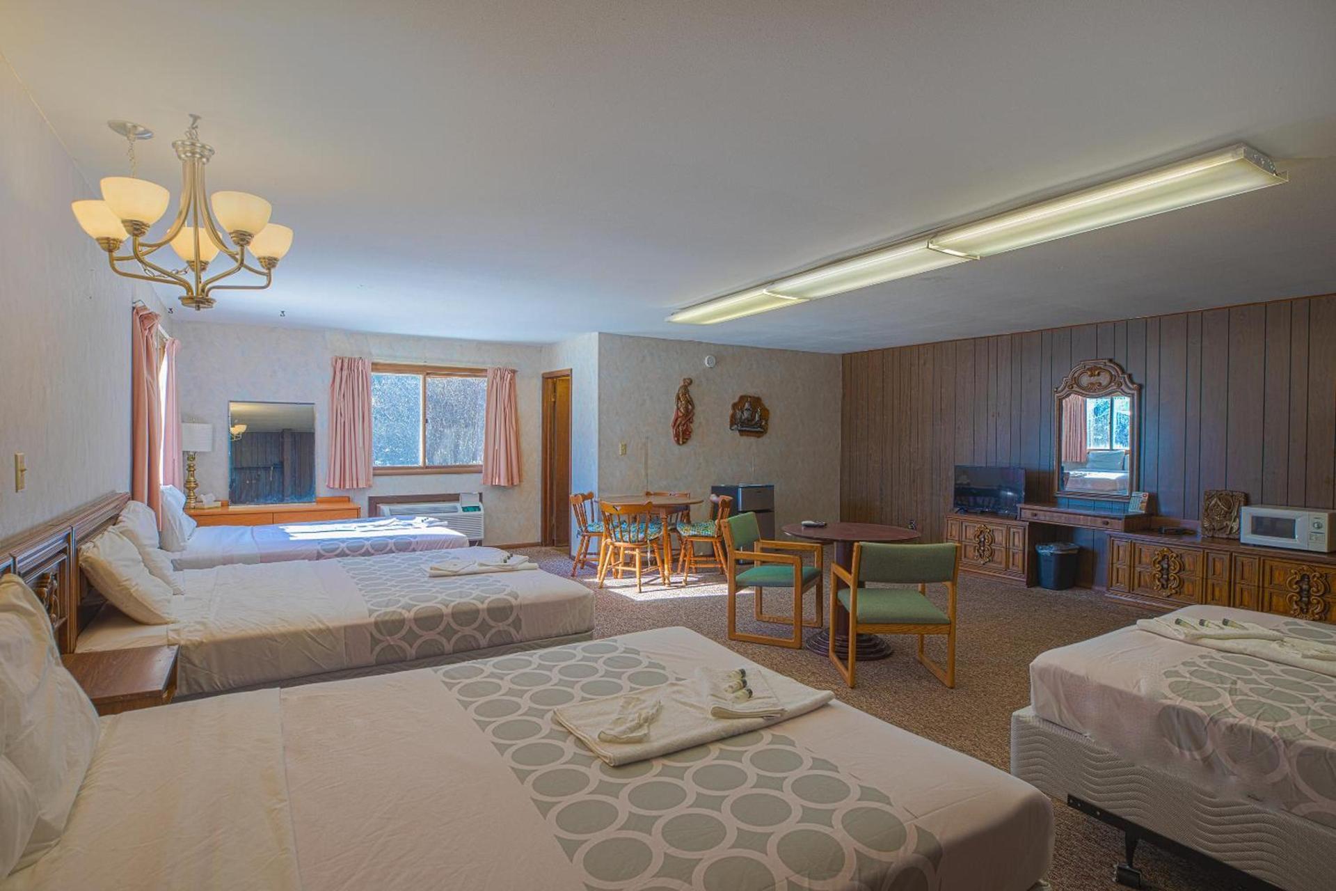 Love Hotels Tomahawk by OYO at Lake Mohawksin WI photo 28
