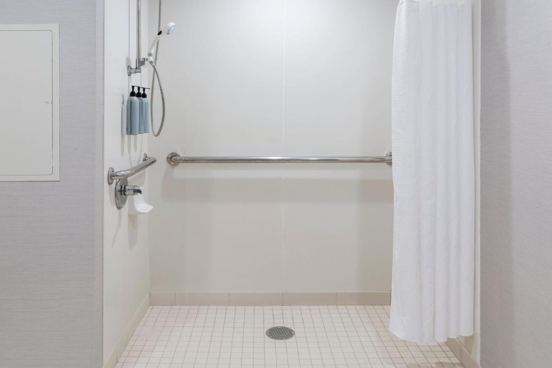 Courtyard by Marriott Buffalo Amherst/University photo 19