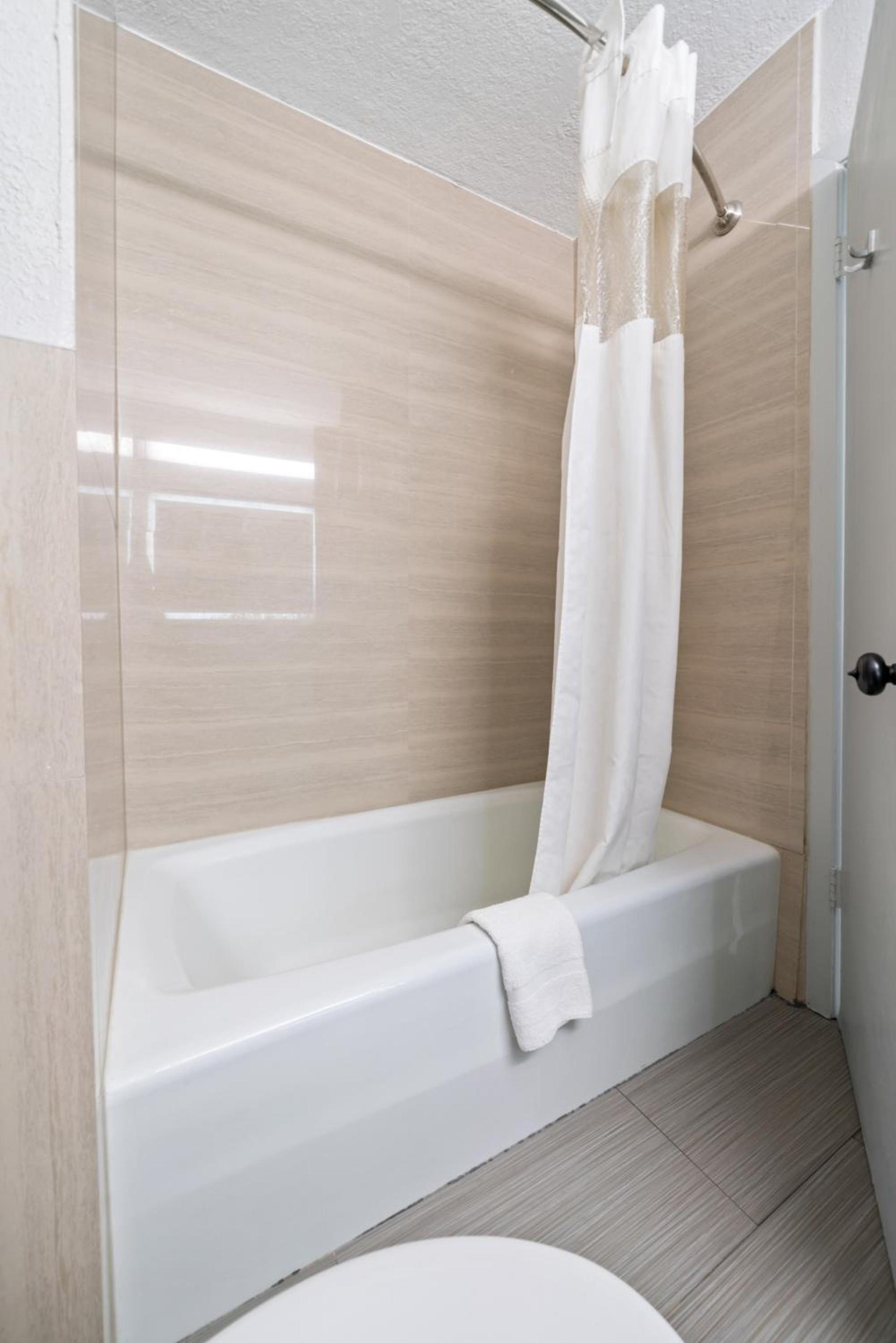 Americas Best Value Inn & Suites Brenham photo 38