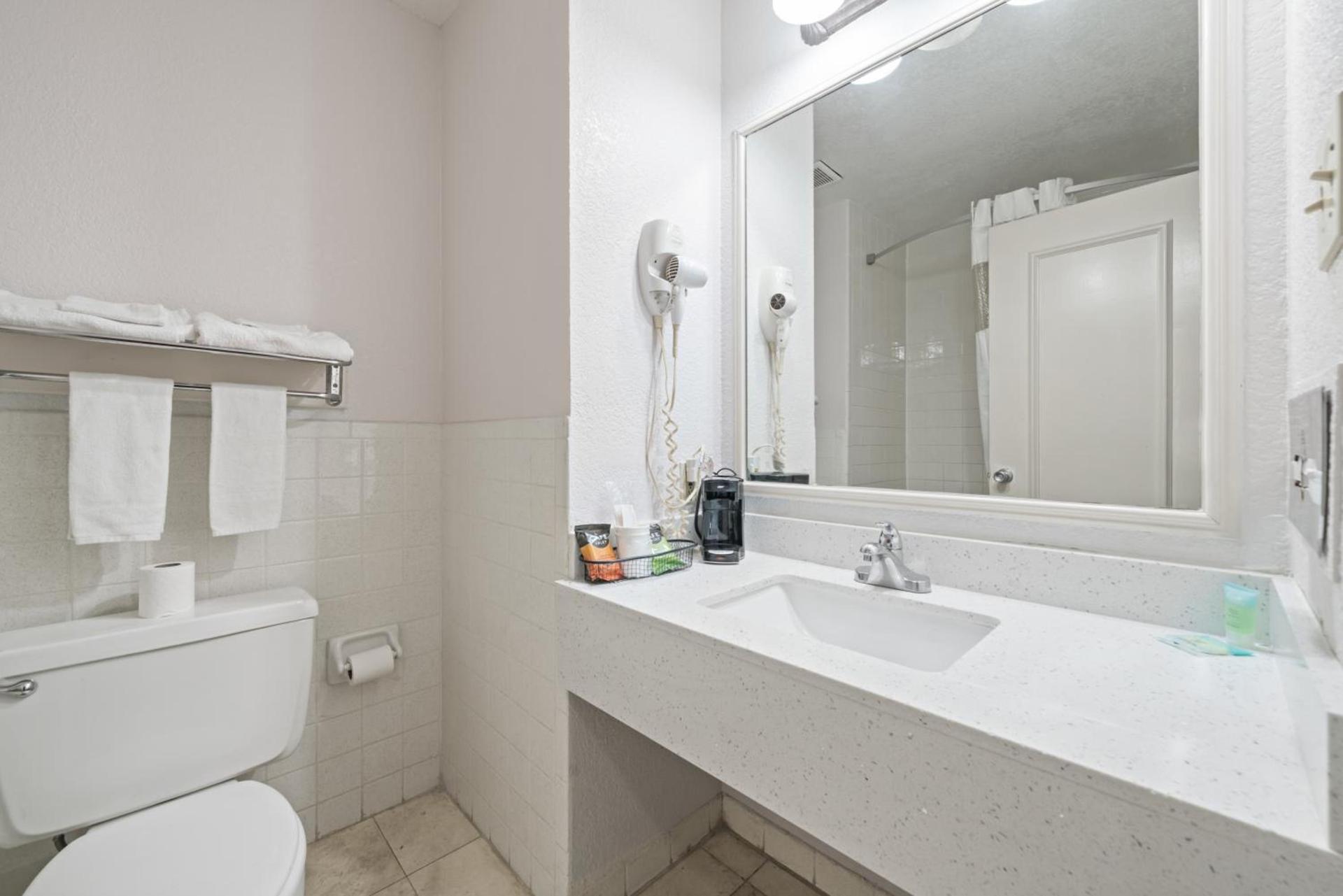 Americas Best Value Inn & Suites Brenham photo 22