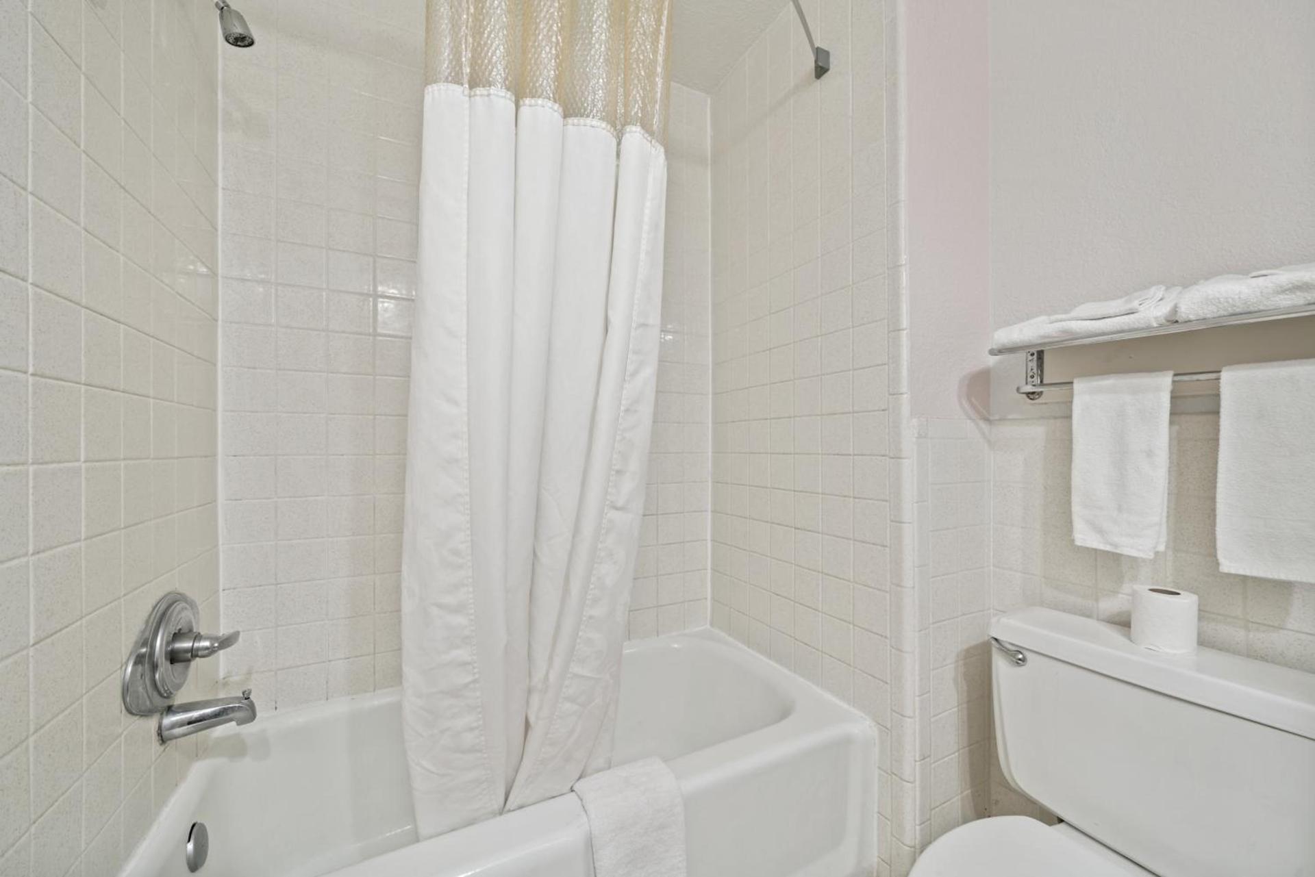 Americas Best Value Inn & Suites Brenham photo 31