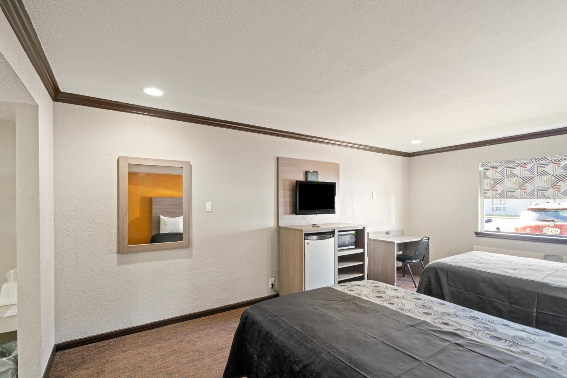Americas Best Value Inn & Suites Brenham photo 15