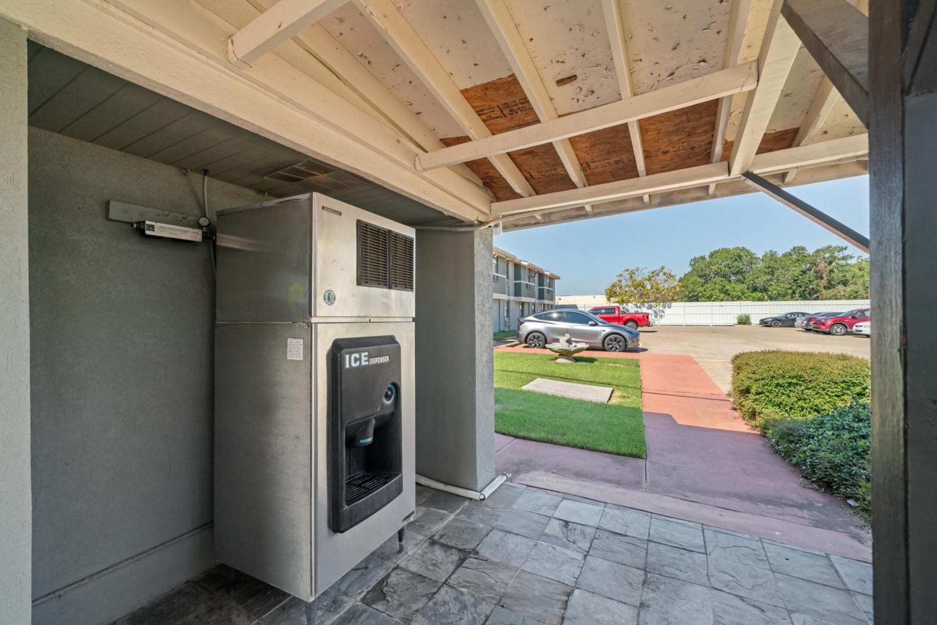 Americas Best Value Inn & Suites Brenham photo 39