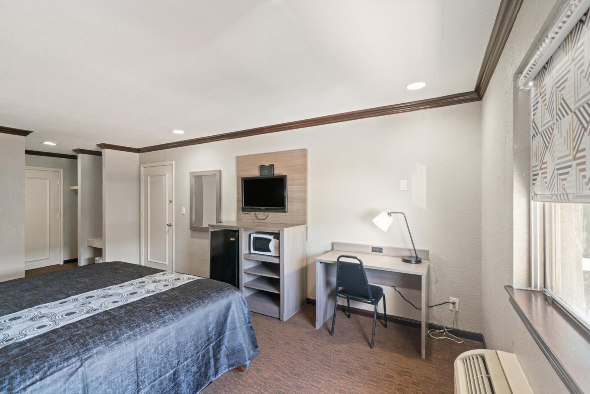 Americas Best Value Inn & Suites Brenham photo 14