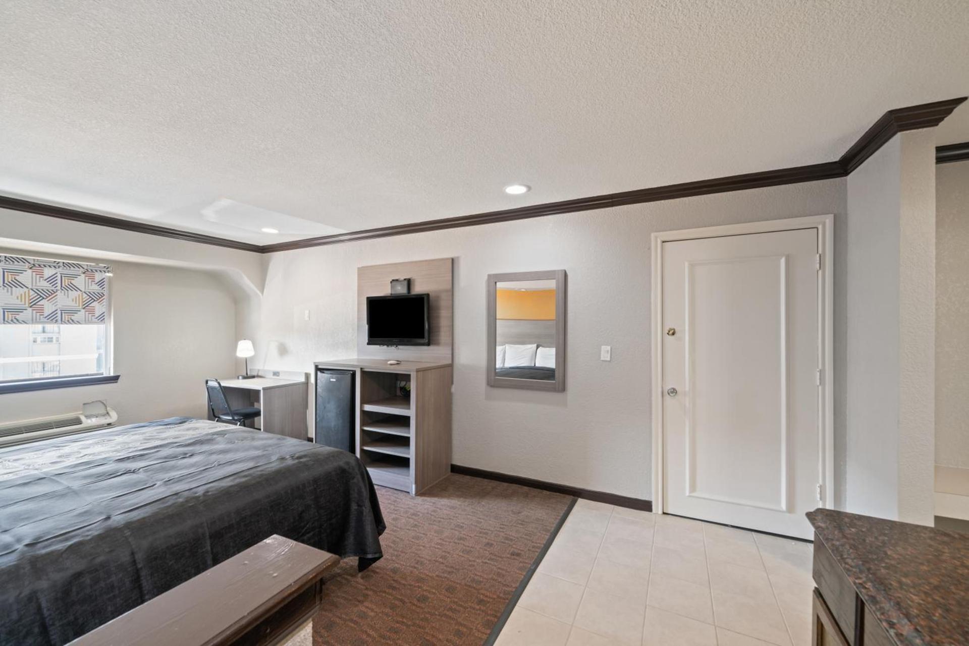 Americas Best Value Inn & Suites Brenham photo 24