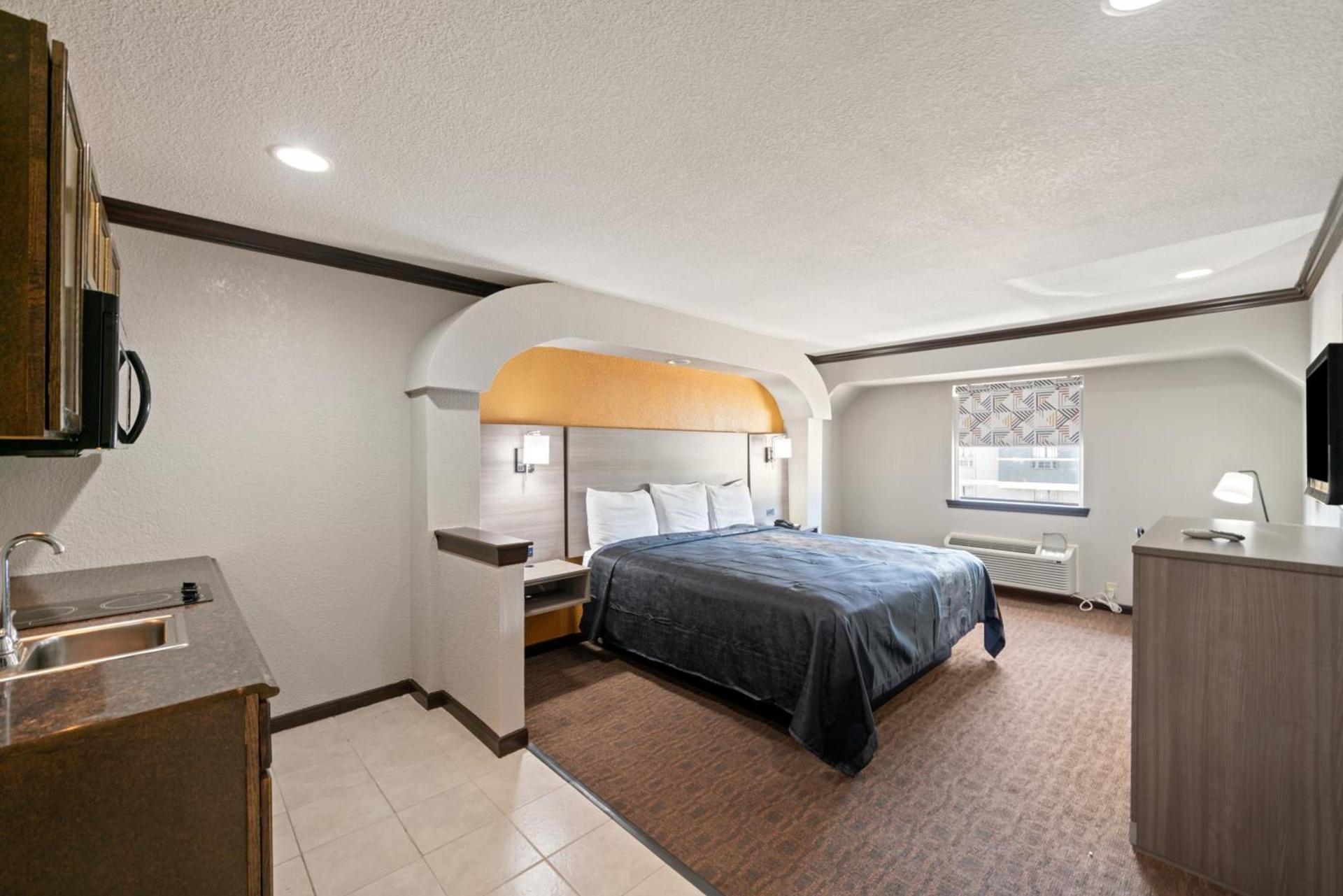 Americas Best Value Inn & Suites Brenham photo 29
