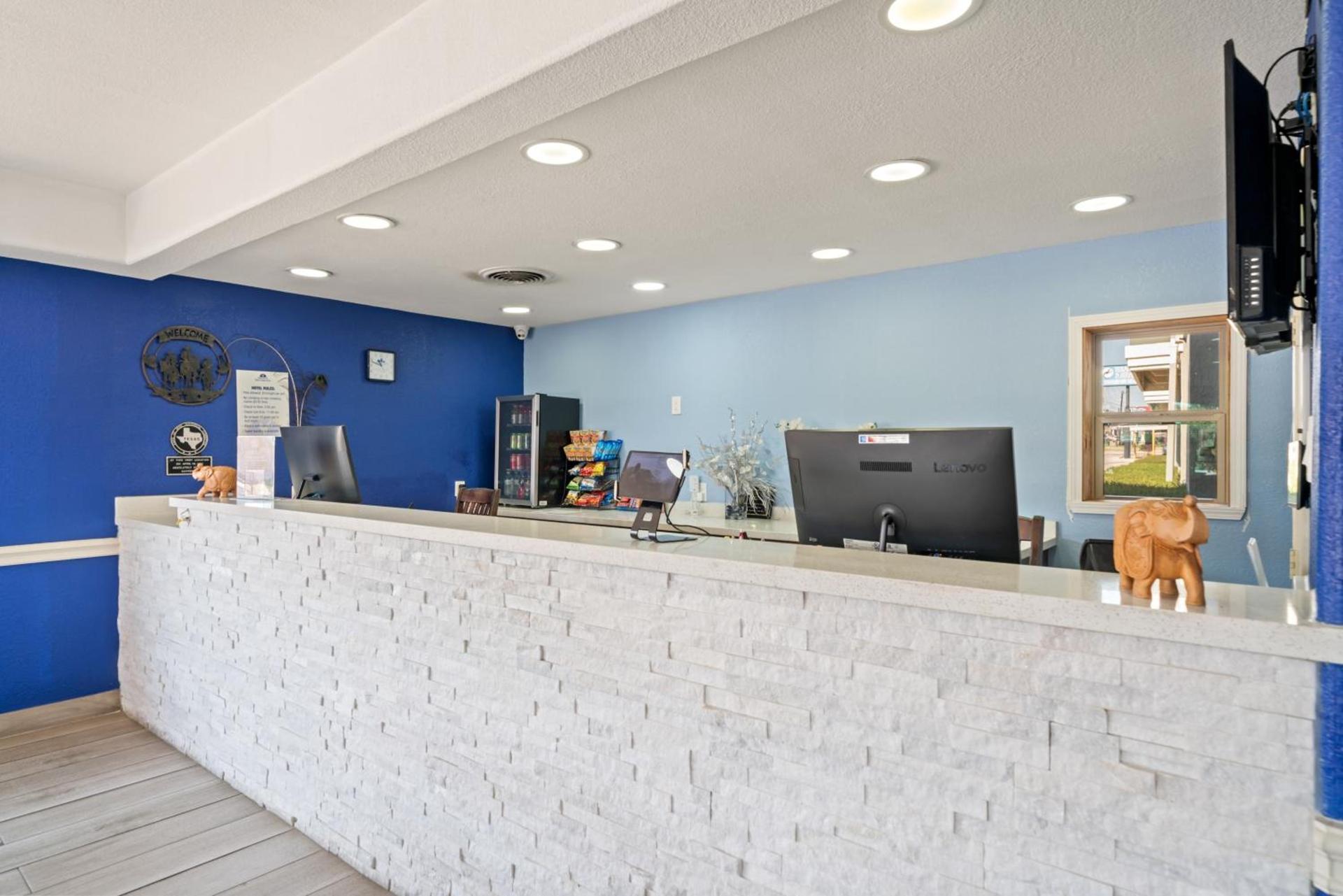 Americas Best Value Inn & Suites Brenham photo 2