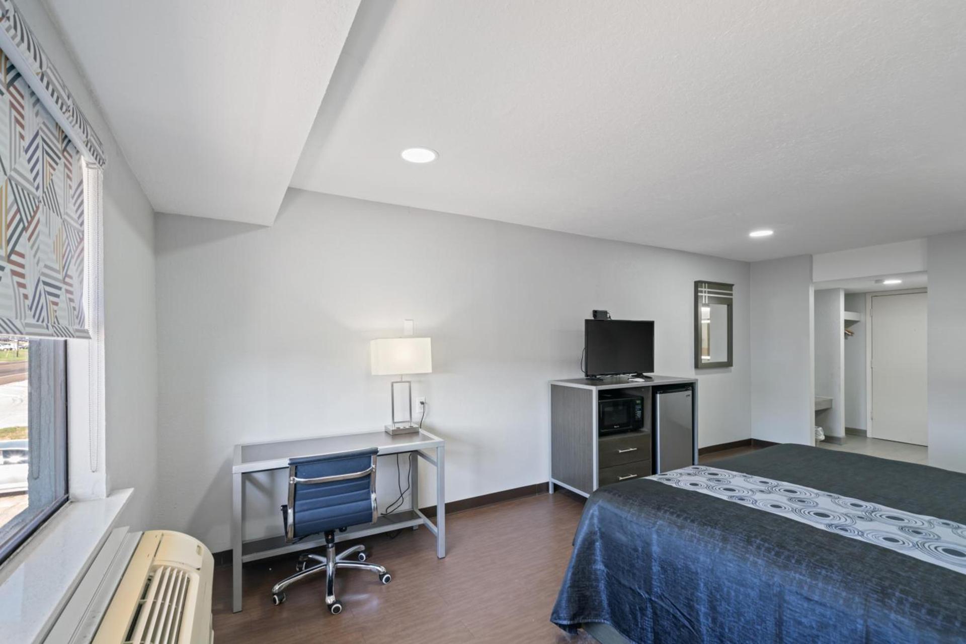 Americas Best Value Inn & Suites Brenham photo 11