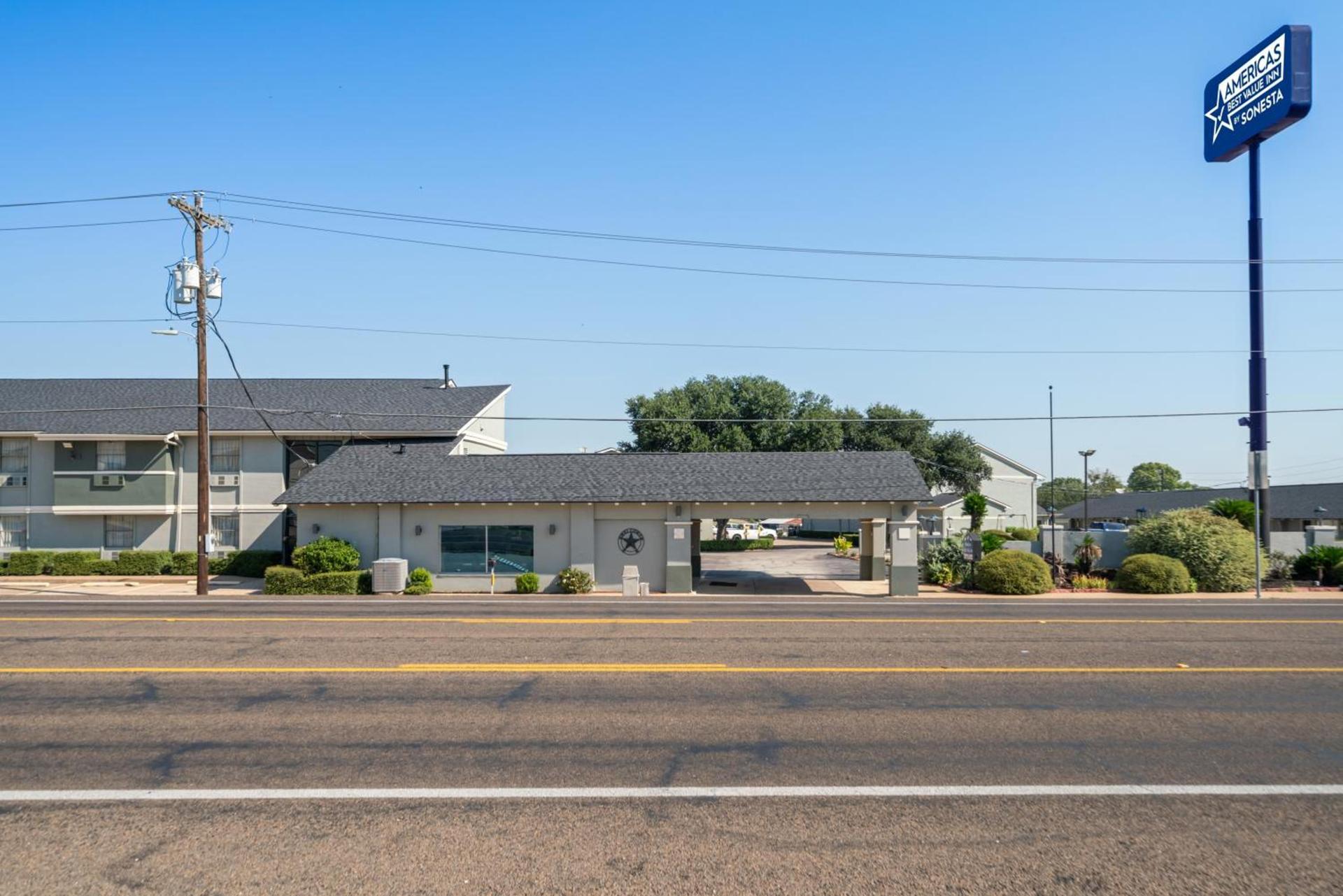 Americas Best Value Inn & Suites Brenham photo 6