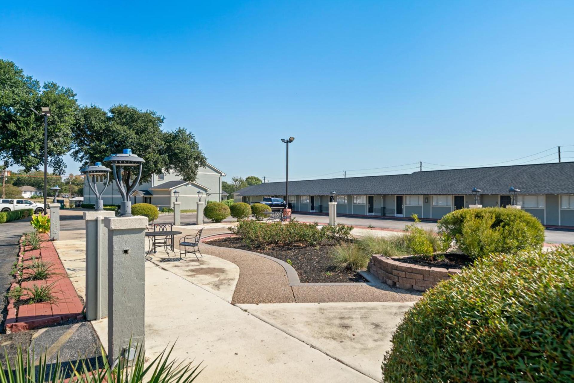 Americas Best Value Inn & Suites Brenham — hotel in Brenham