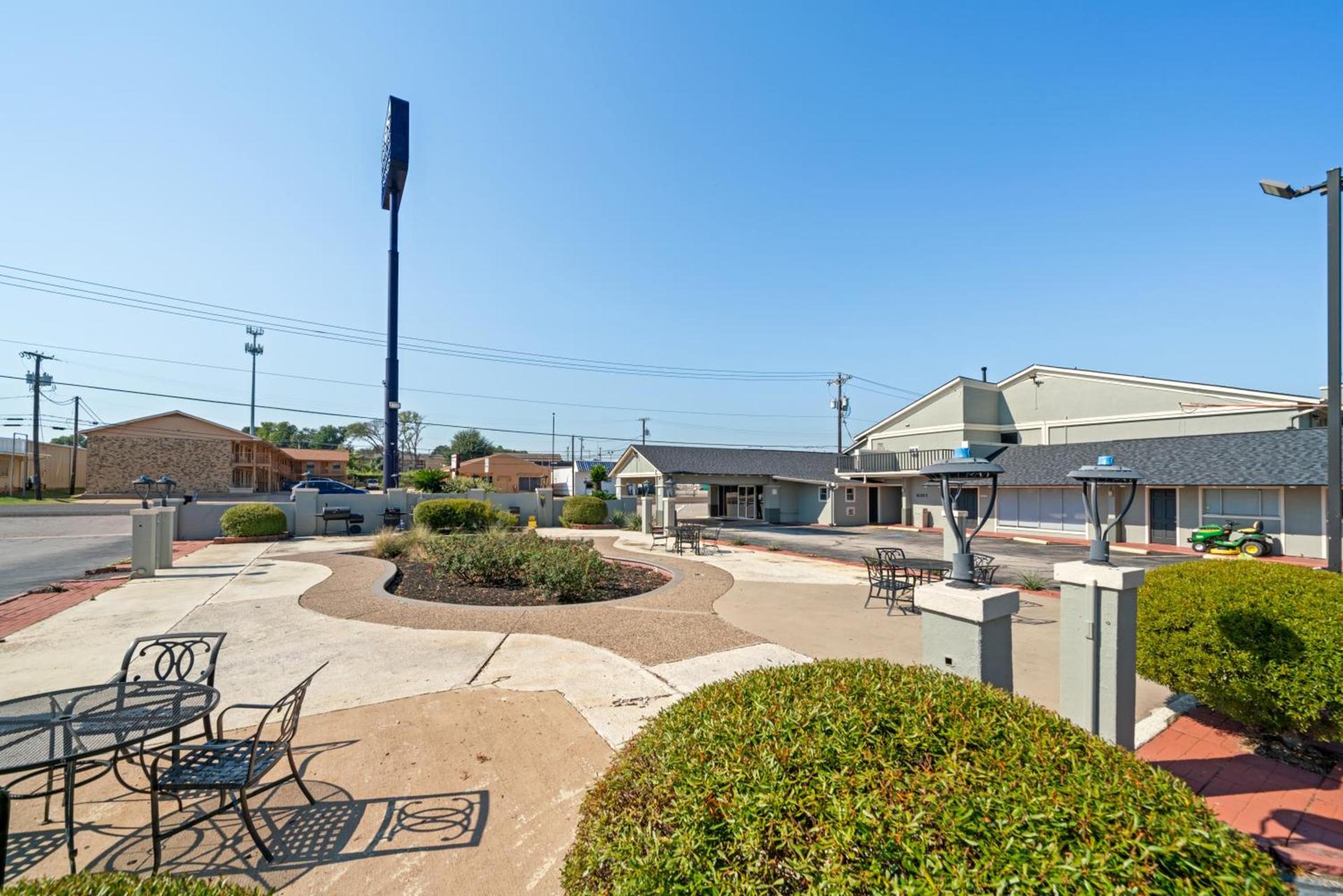 Americas Best Value Inn & Suites Brenham photo 34