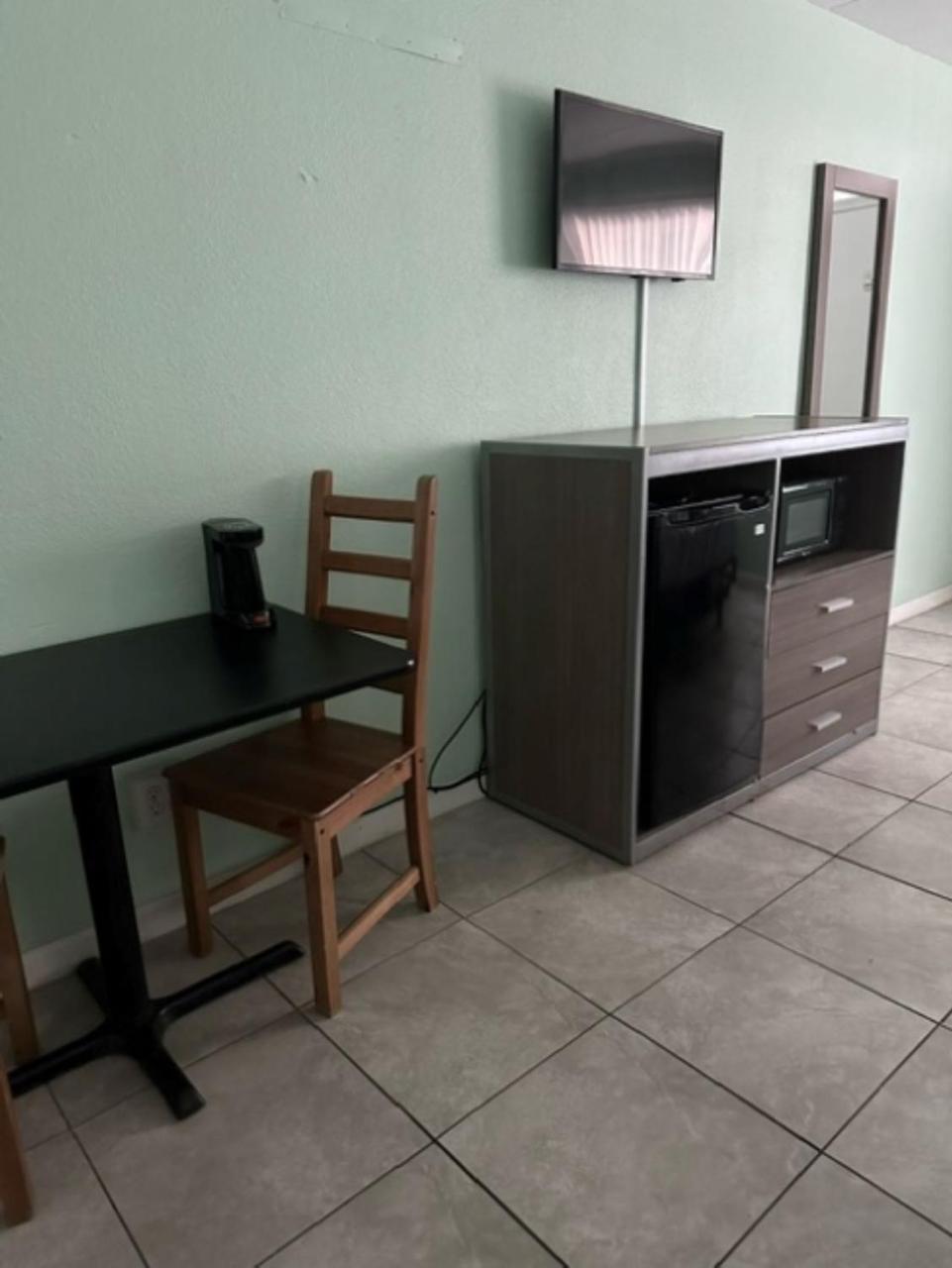 Royal Canadian Motel photo 49