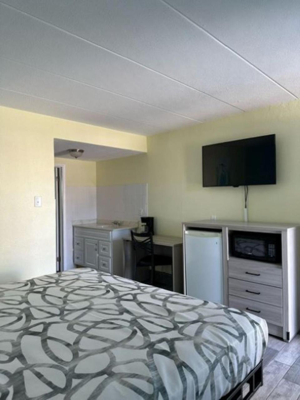 Royal Canadian Motel photo 37