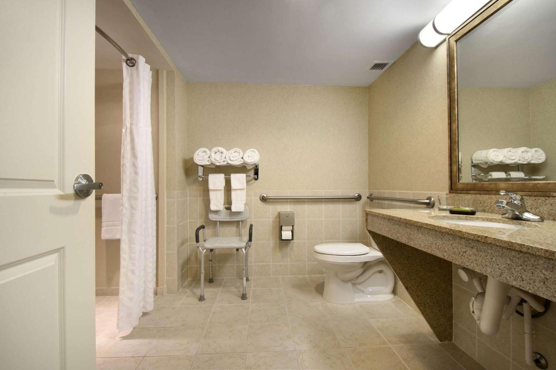 Embassy Suites Fort Myers - Estero photo 40