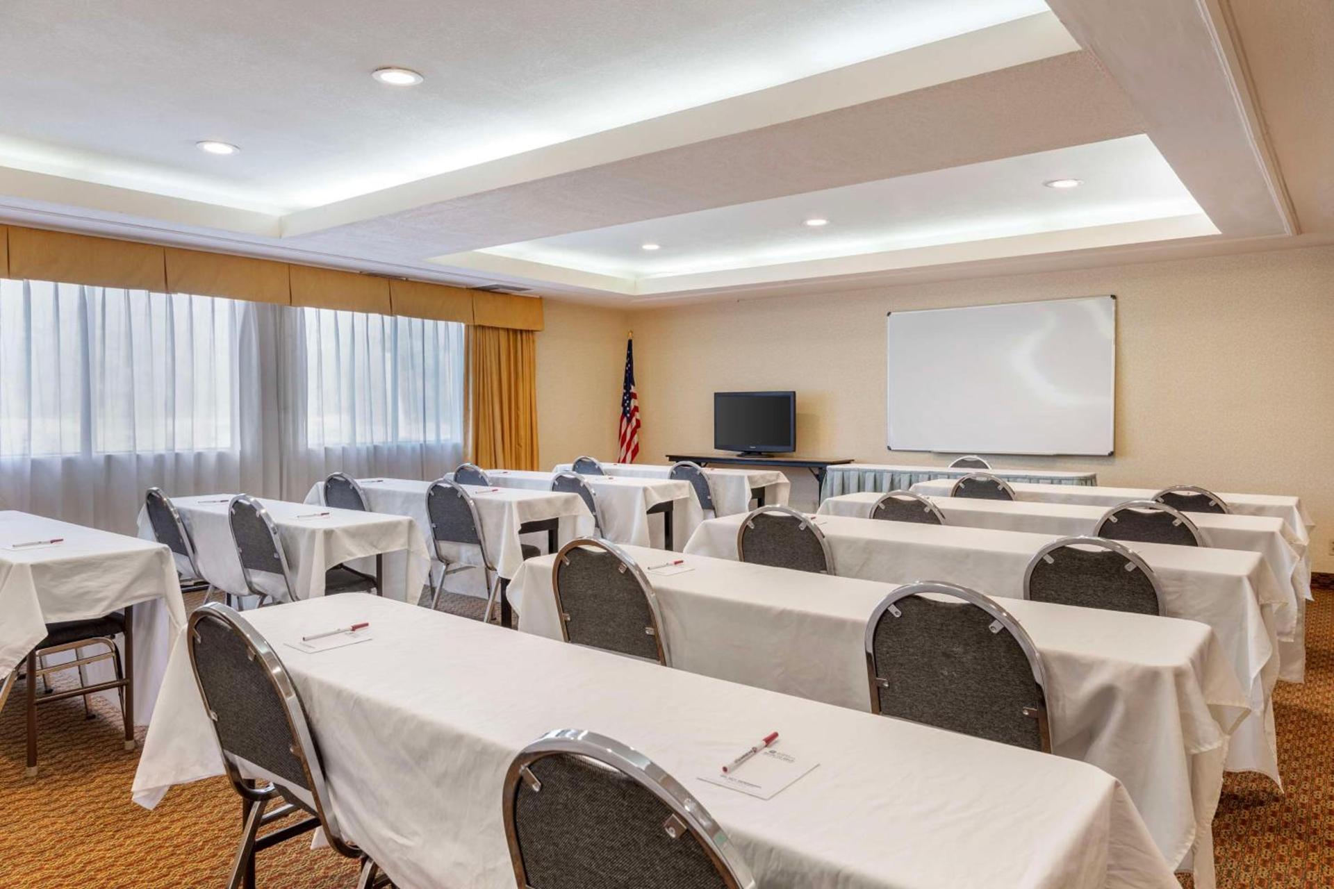 Best Western Plus West Covina Inn photo 41