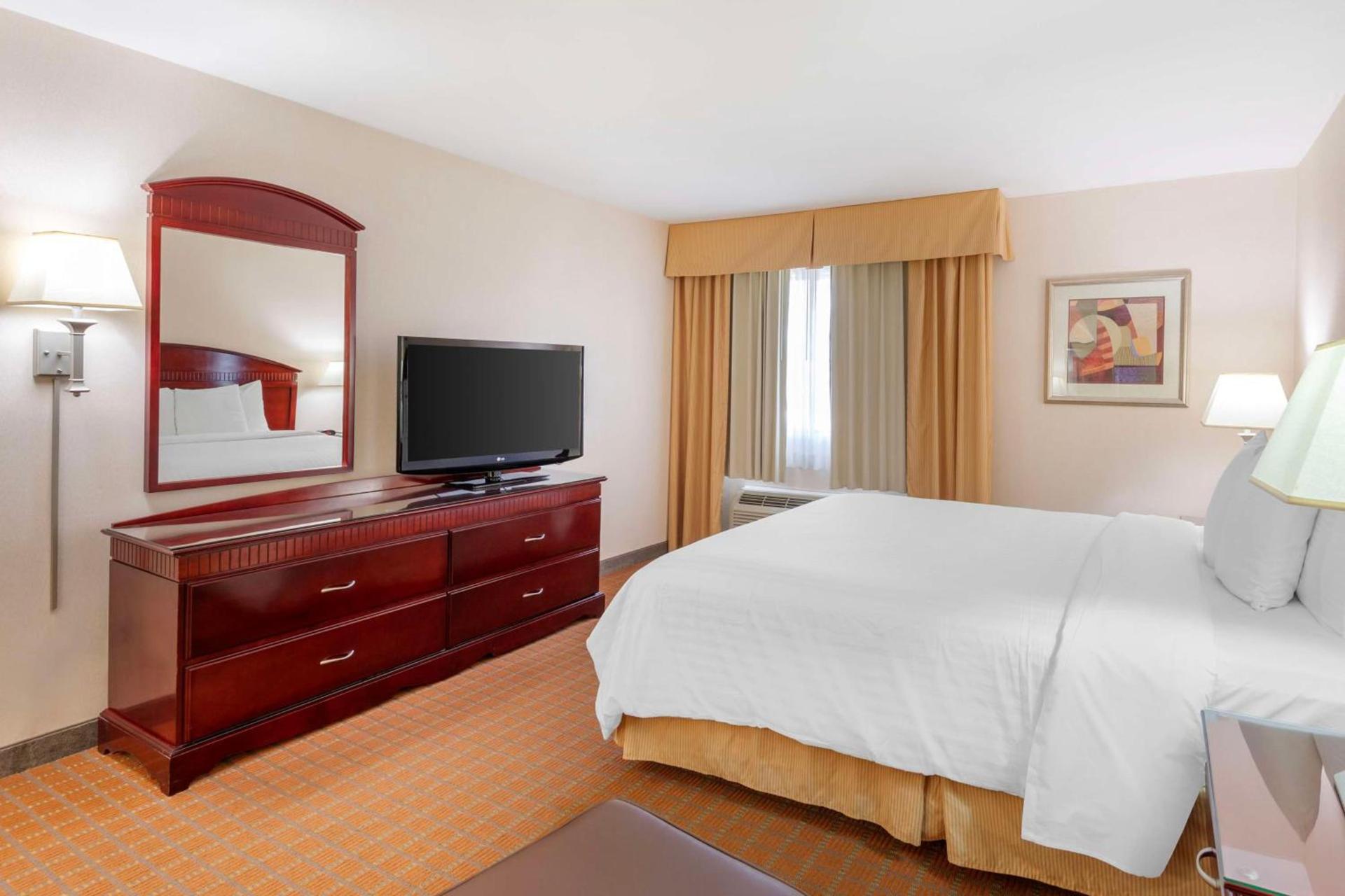 Best Western Plus West Covina Inn photo 12