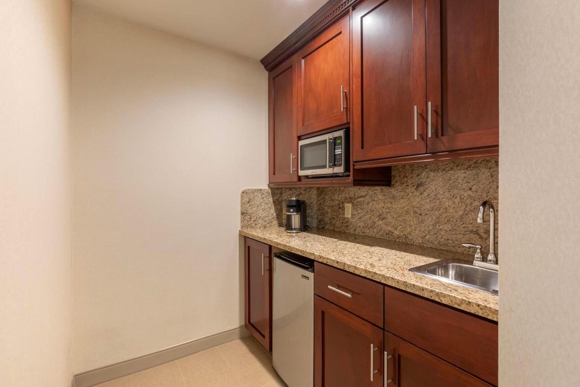 Best Western Plus West Covina Inn photo 13