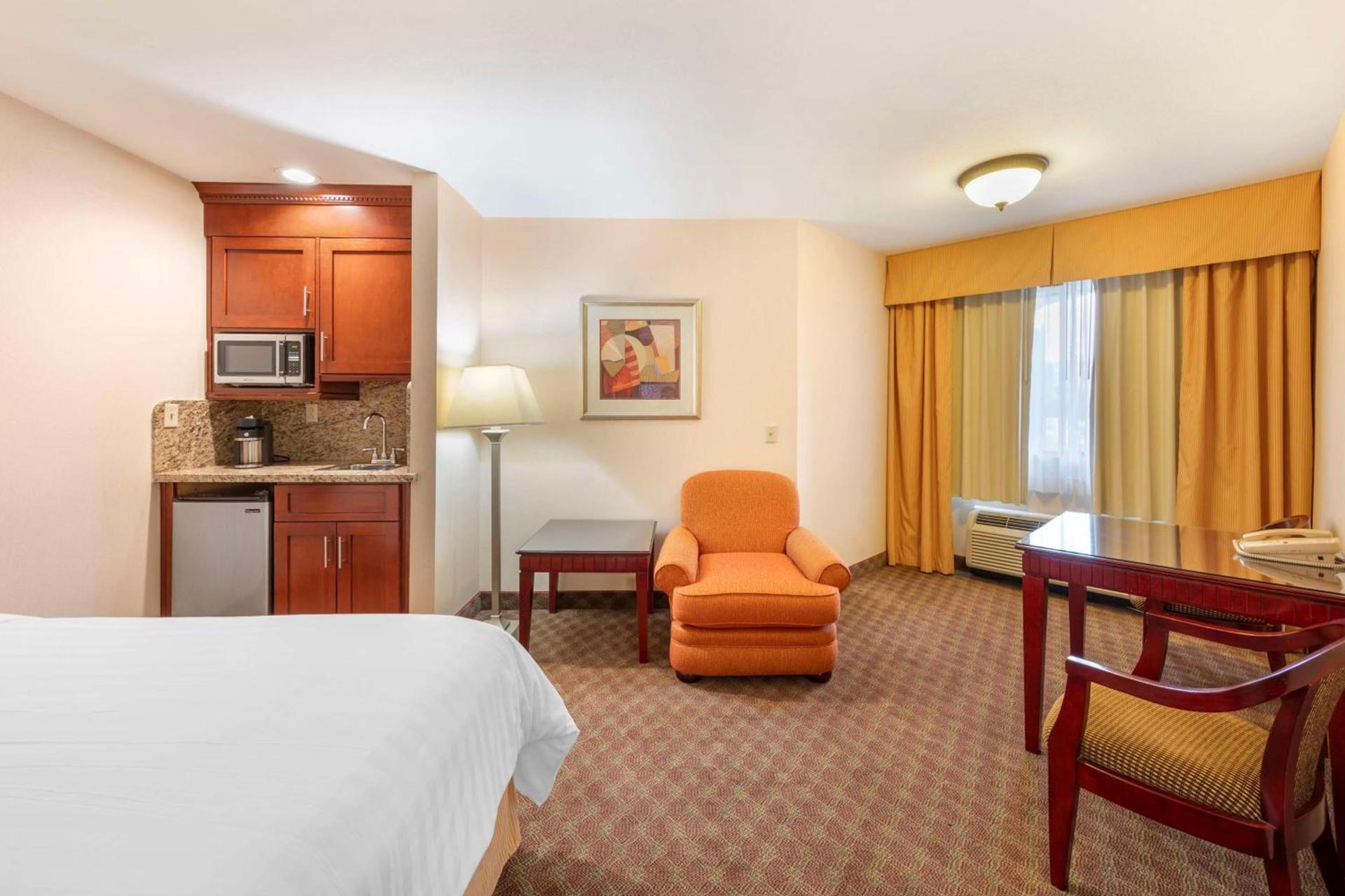 Best Western Plus West Covina Inn photo 17