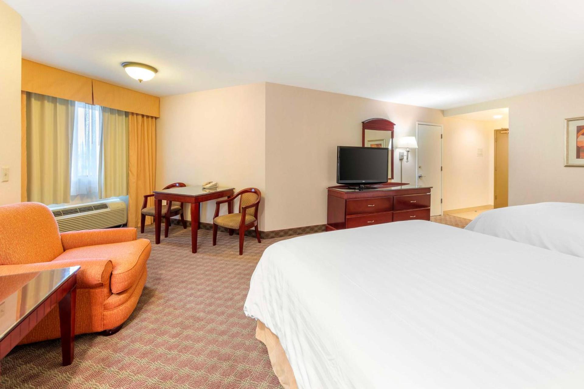 Best Western Plus West Covina Inn photo 18
