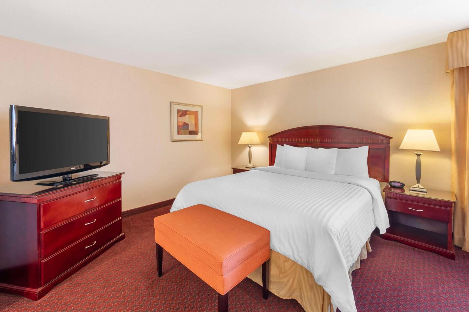 Best Western Plus West Covina Inn photo 26