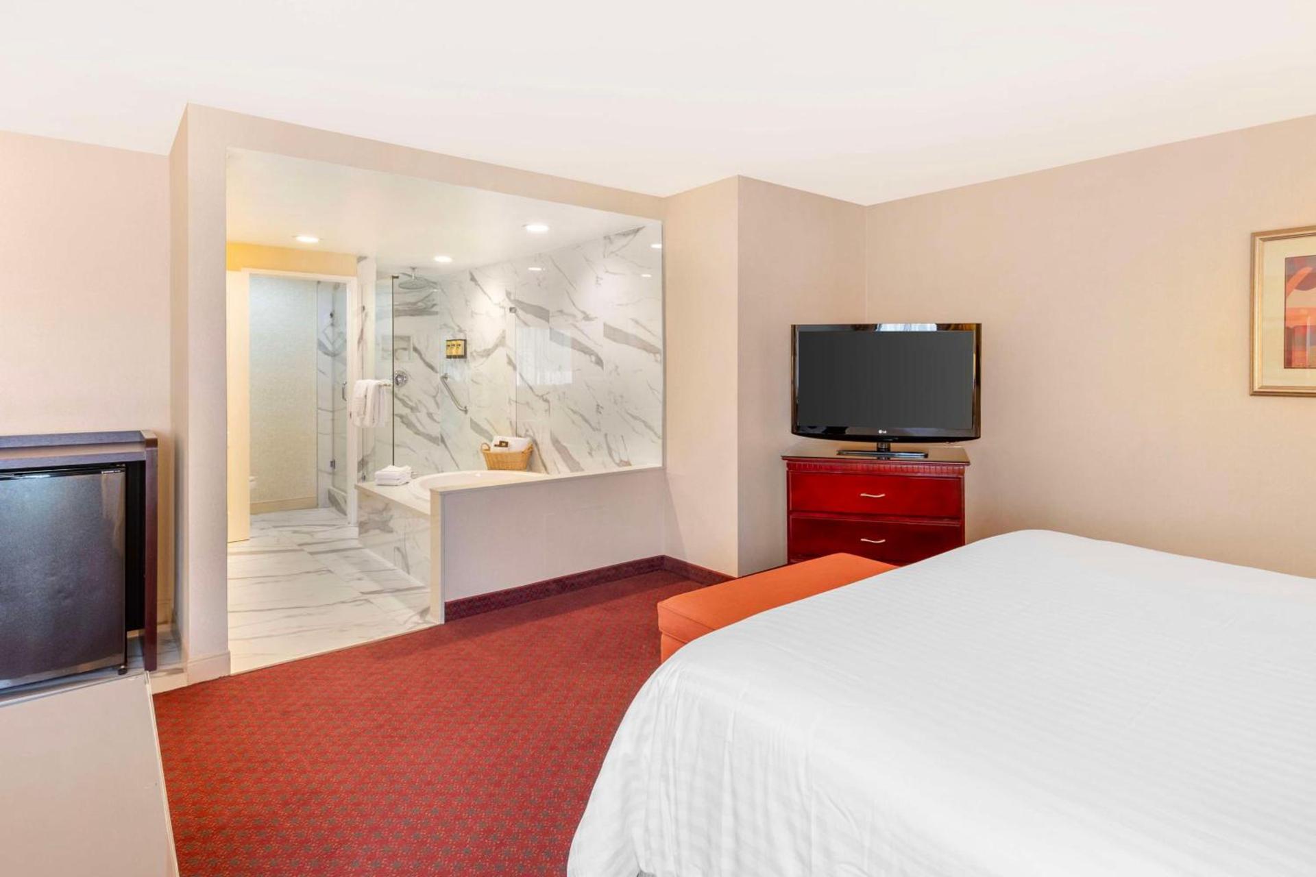 Best Western Plus West Covina Inn photo 27