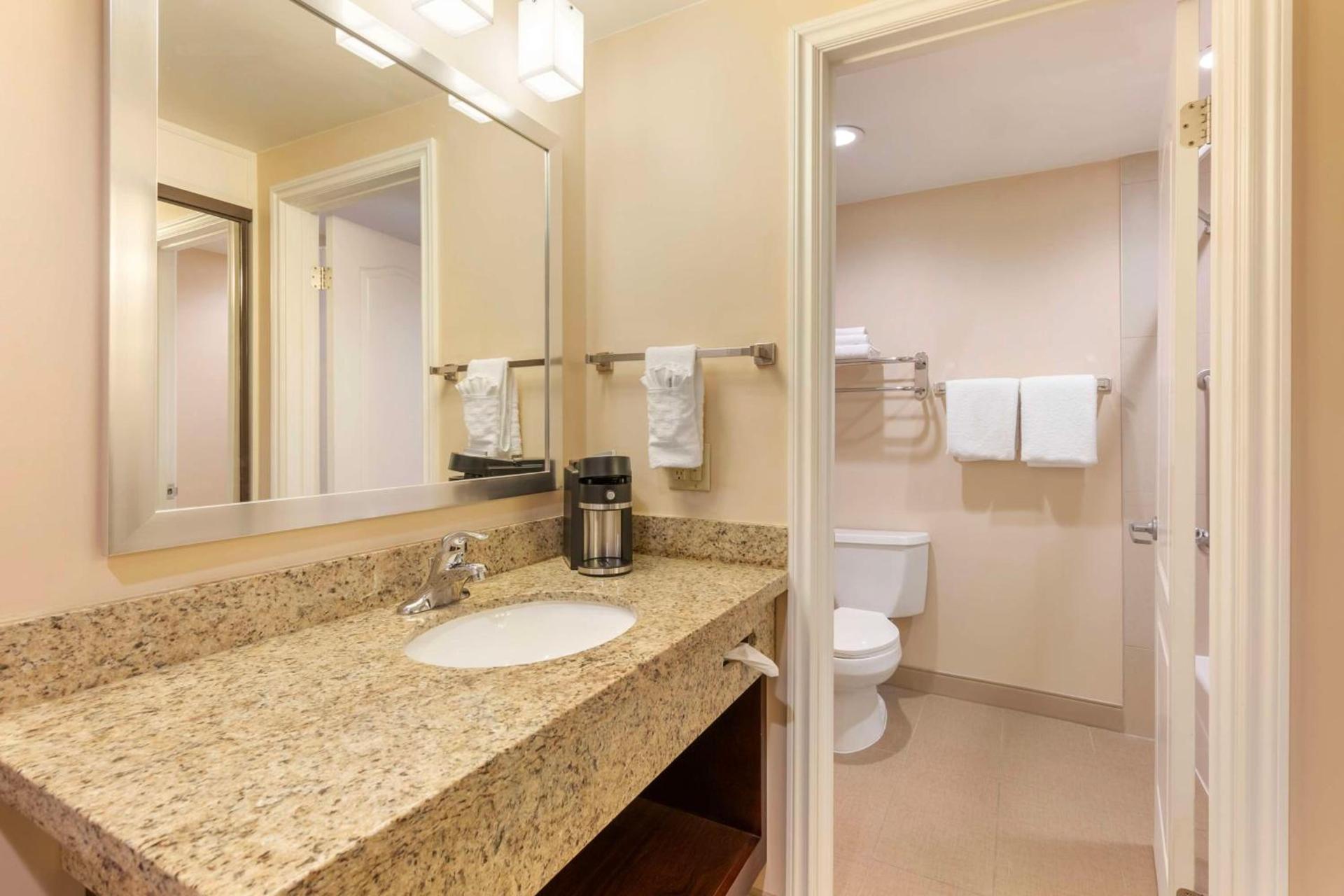 Best Western Plus West Covina Inn photo 35