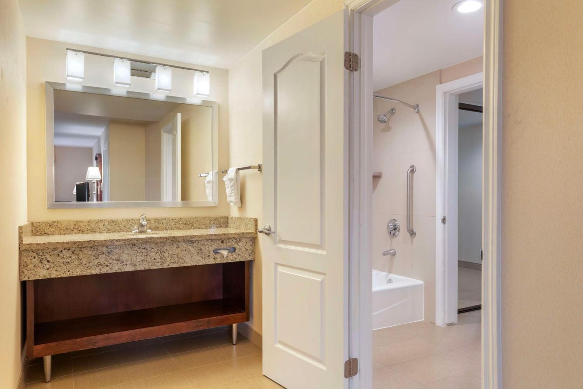 Best Western Plus West Covina Inn photo 37