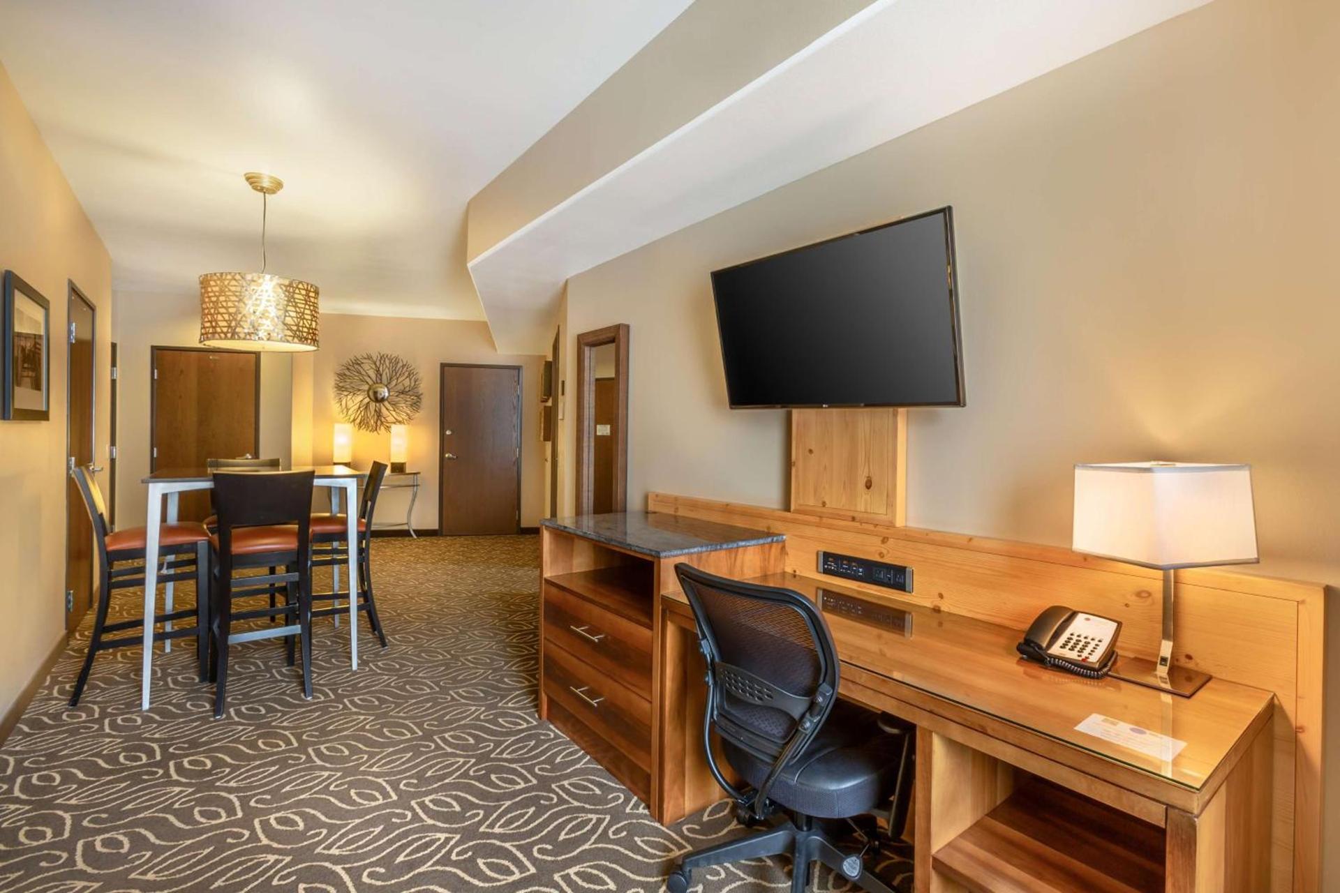 Best Western Premier Ivy Inn & Suites photo 19
