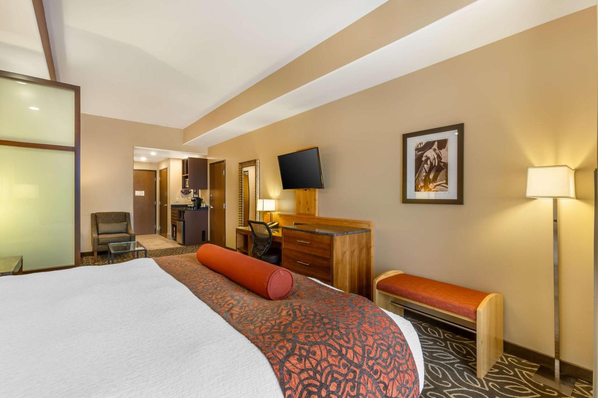 Best Western Premier Ivy Inn & Suites photo 23
