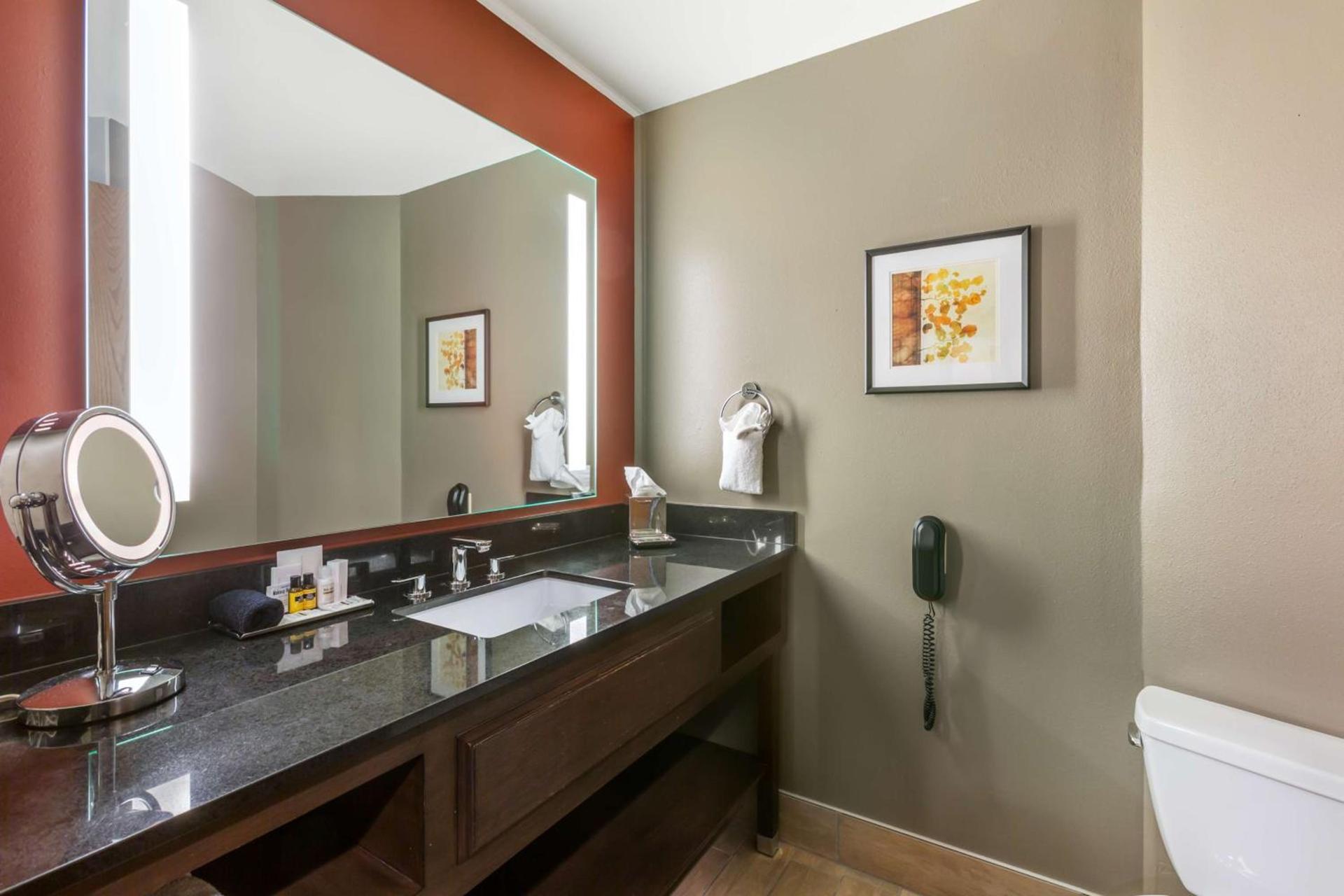Best Western Premier Ivy Inn & Suites photo 33