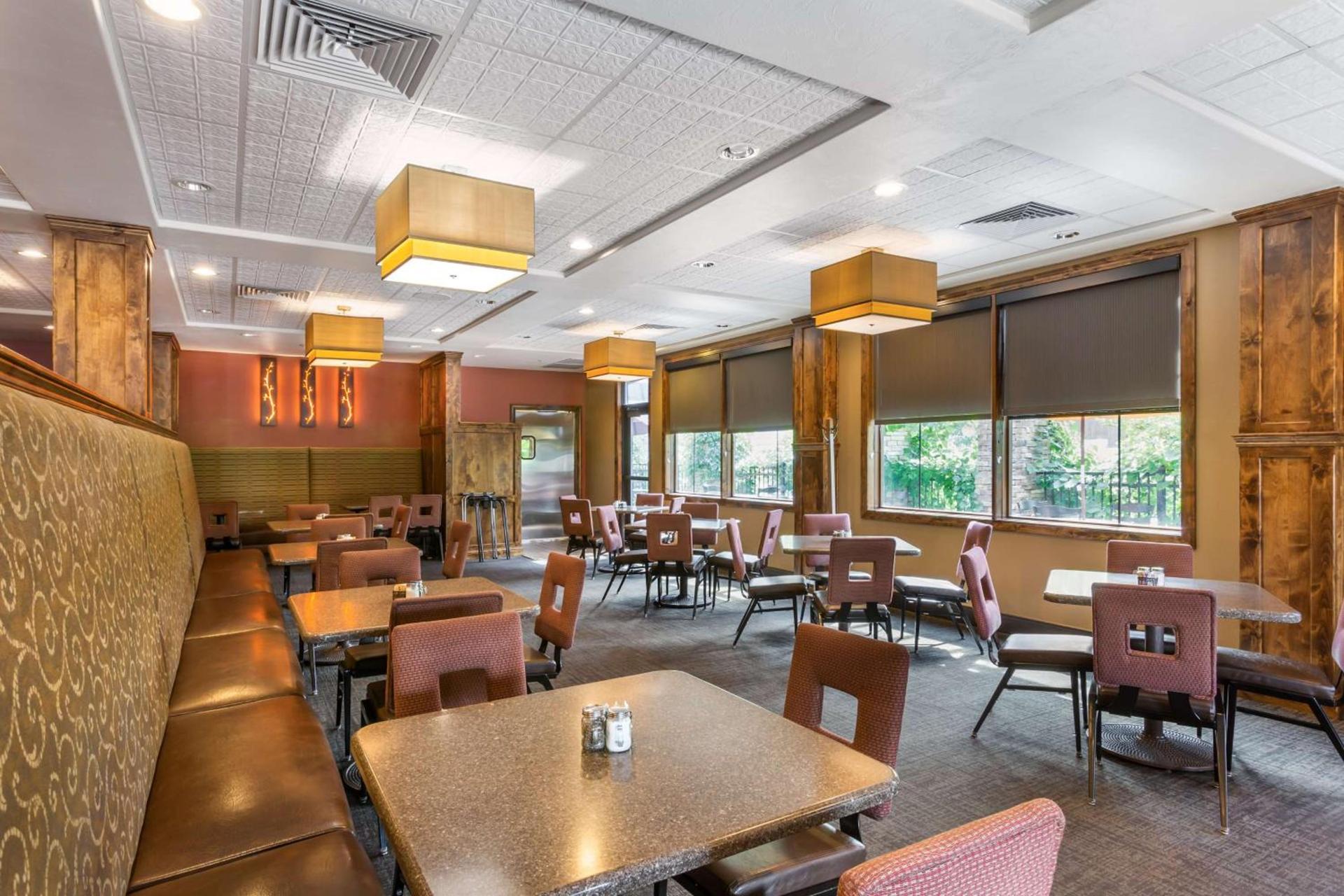Best Western Premier Ivy Inn & Suites photo 40
