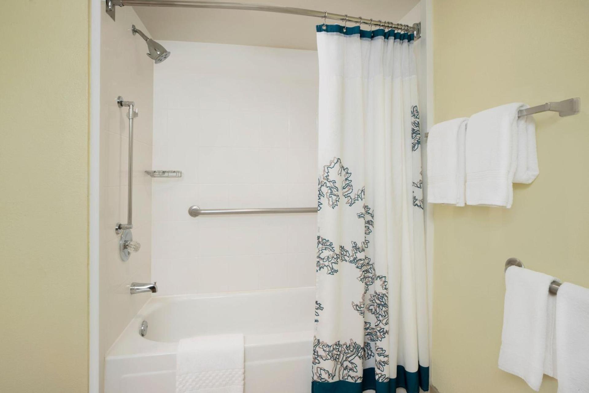 Residence Inn Bakersfield photo 16