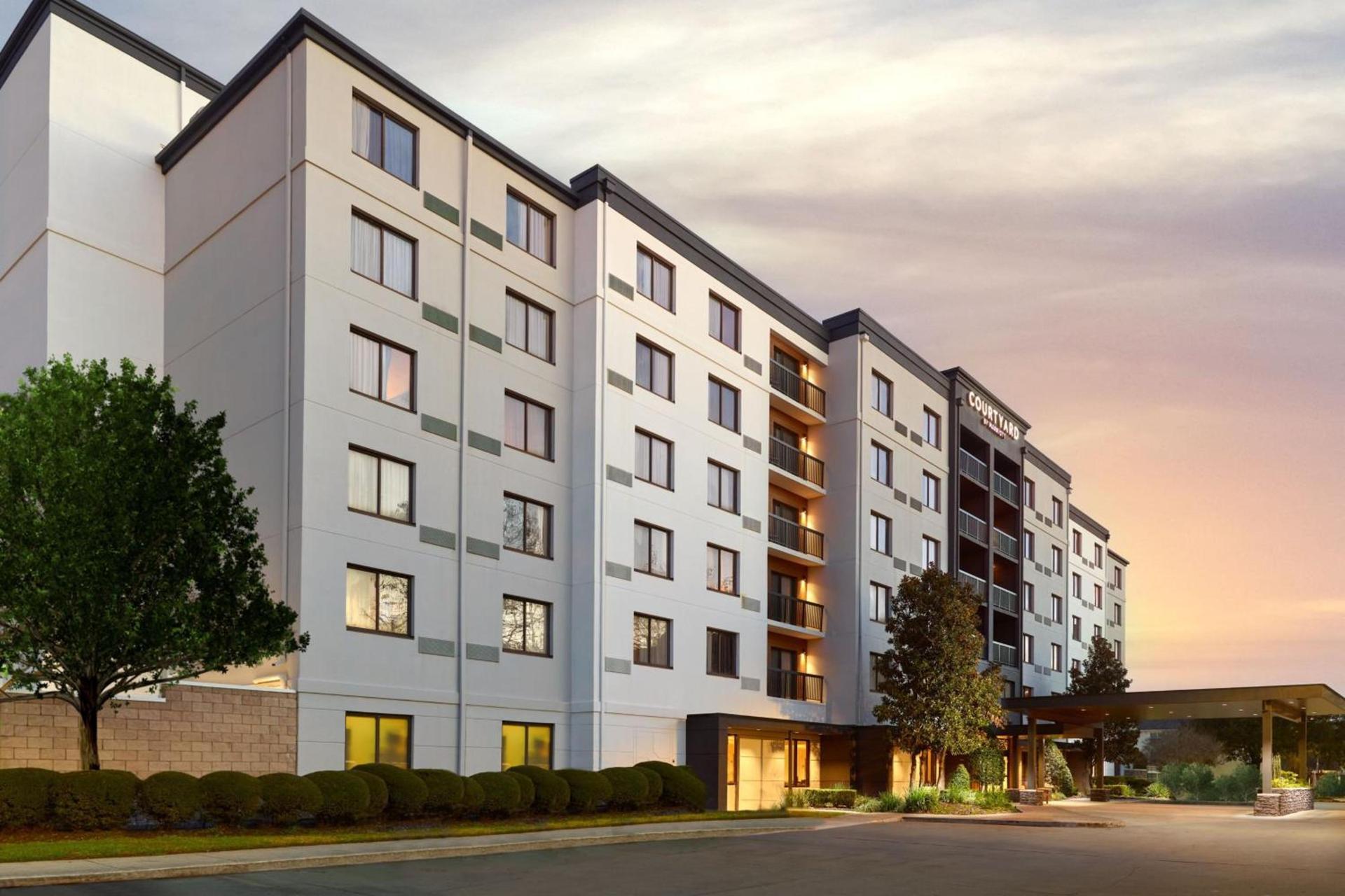 Courtyard by Marriott New Orleans Metairie — hotel in Metairie