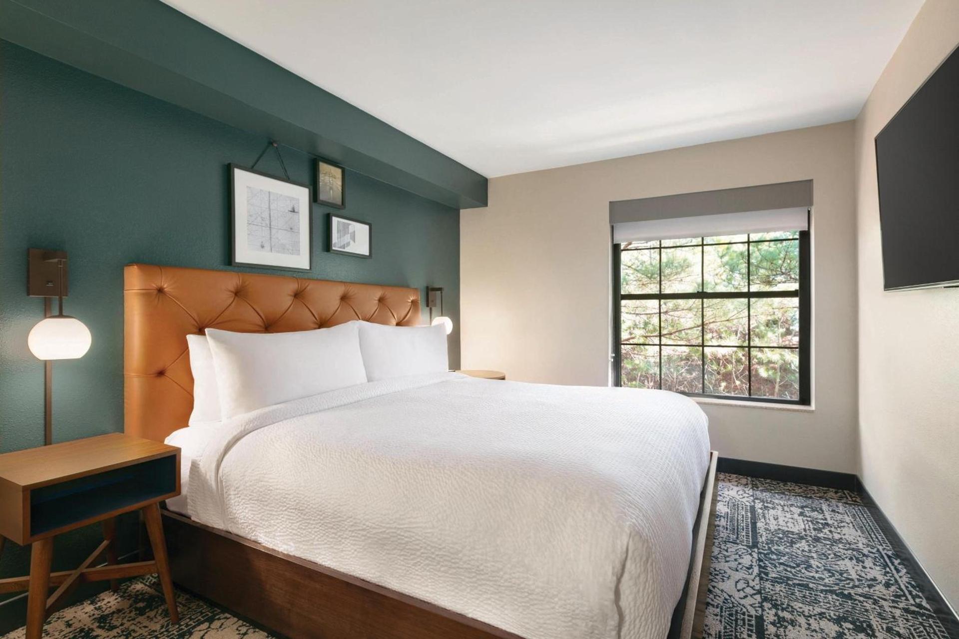 Four Points by Sheraton Raleigh Arena photo 15