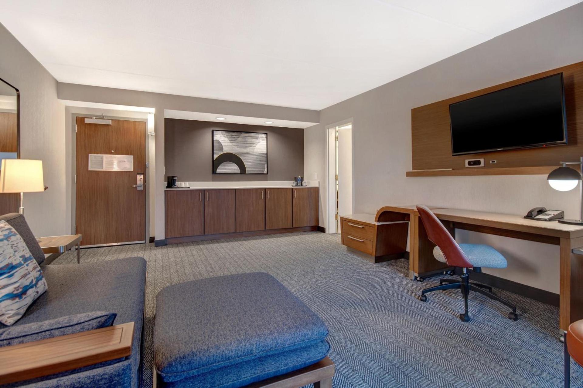 Courtyard by Marriott State College photo 12